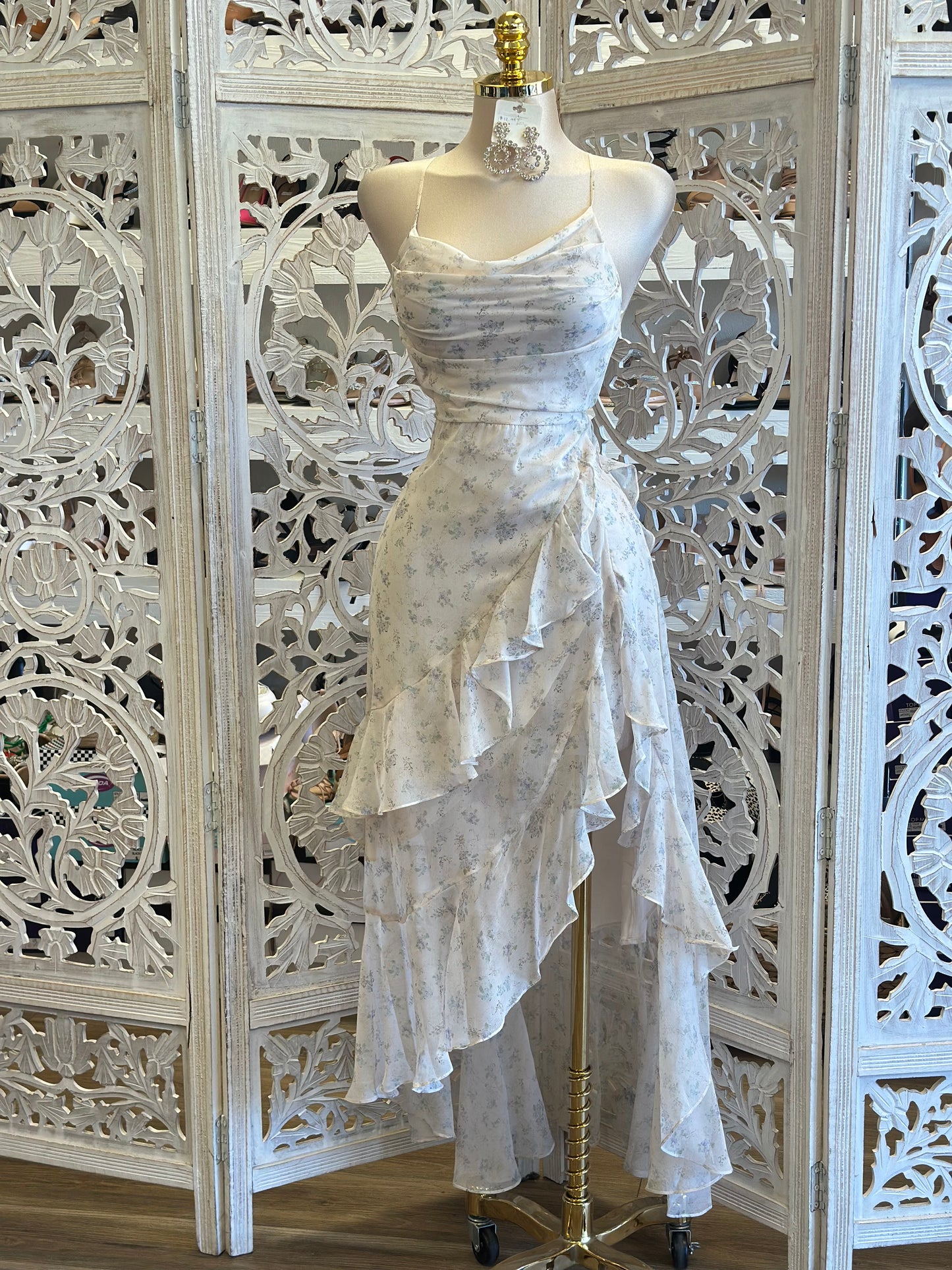 Dainty Floral Ruffle Dress-No Estira, Not Stretchy