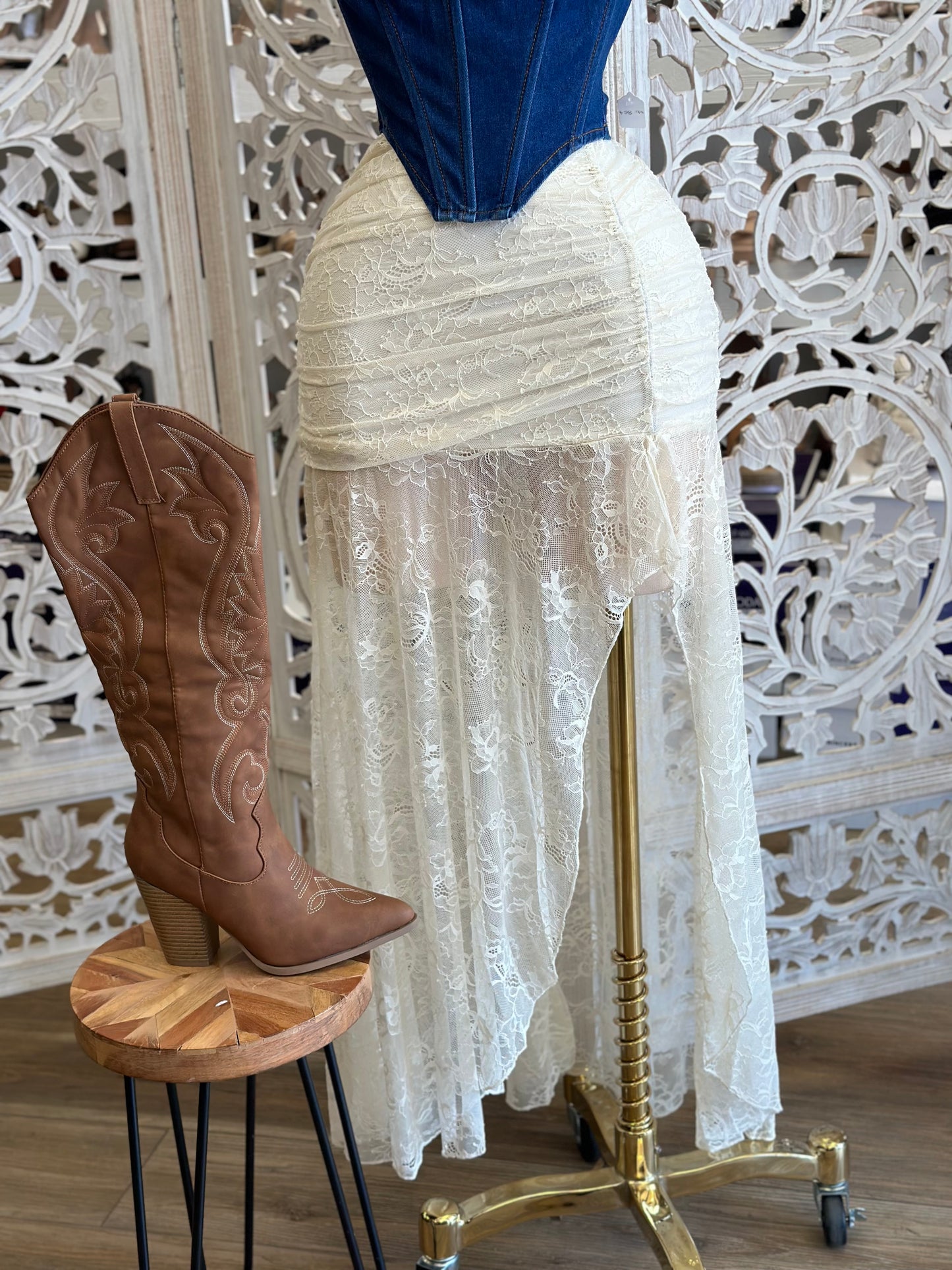 Lace Oval Slit Skirt- Estira, Stretchy