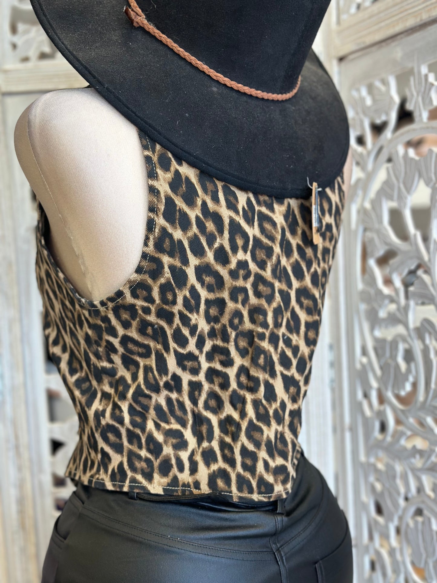 Cheetah Print Vest- Slightly Stretchy, Estira Poco