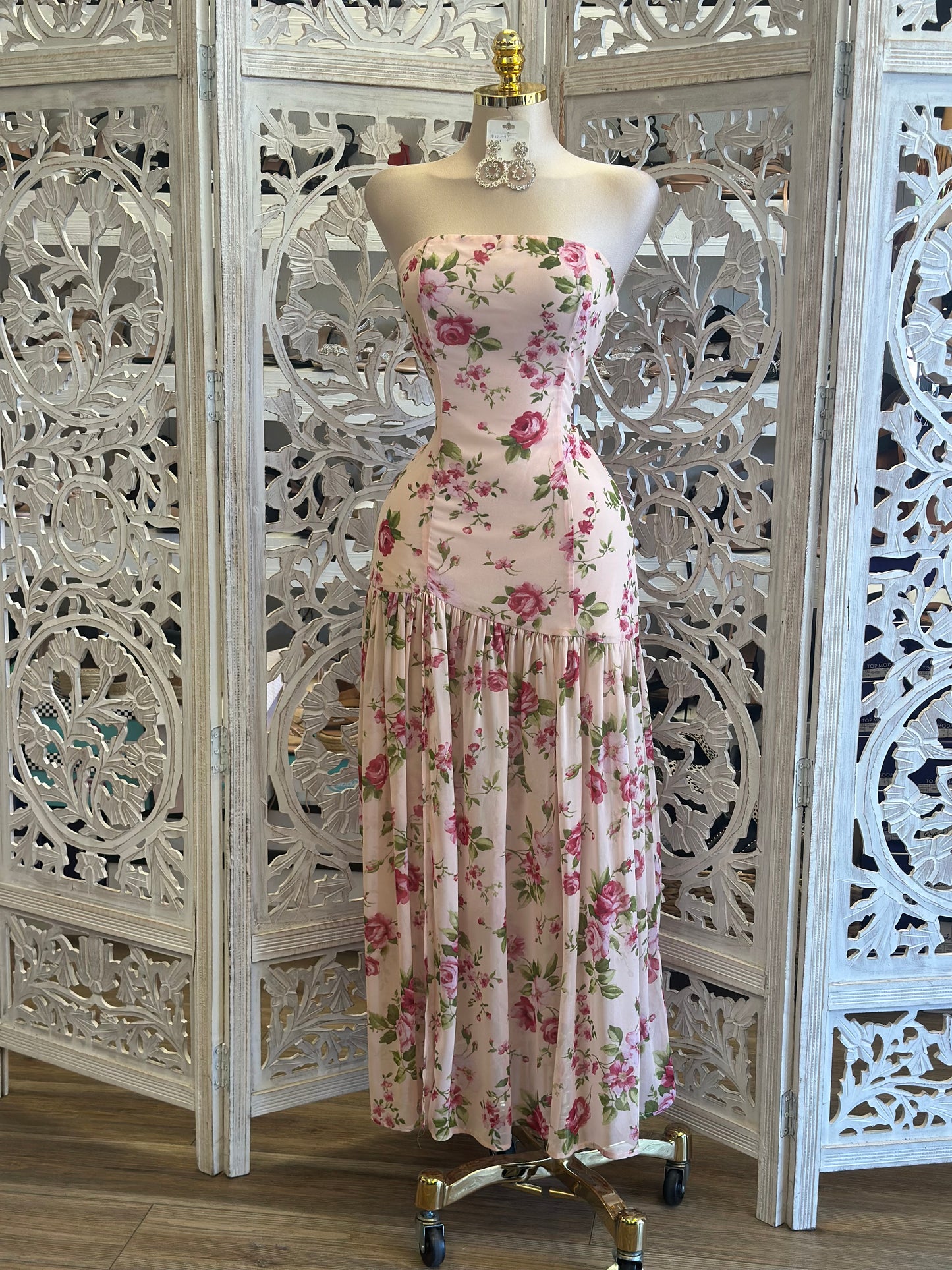 Pastel Pink Floral Maxi Dress-Estira, Stretchy.. estira solo de la parte de atrás.