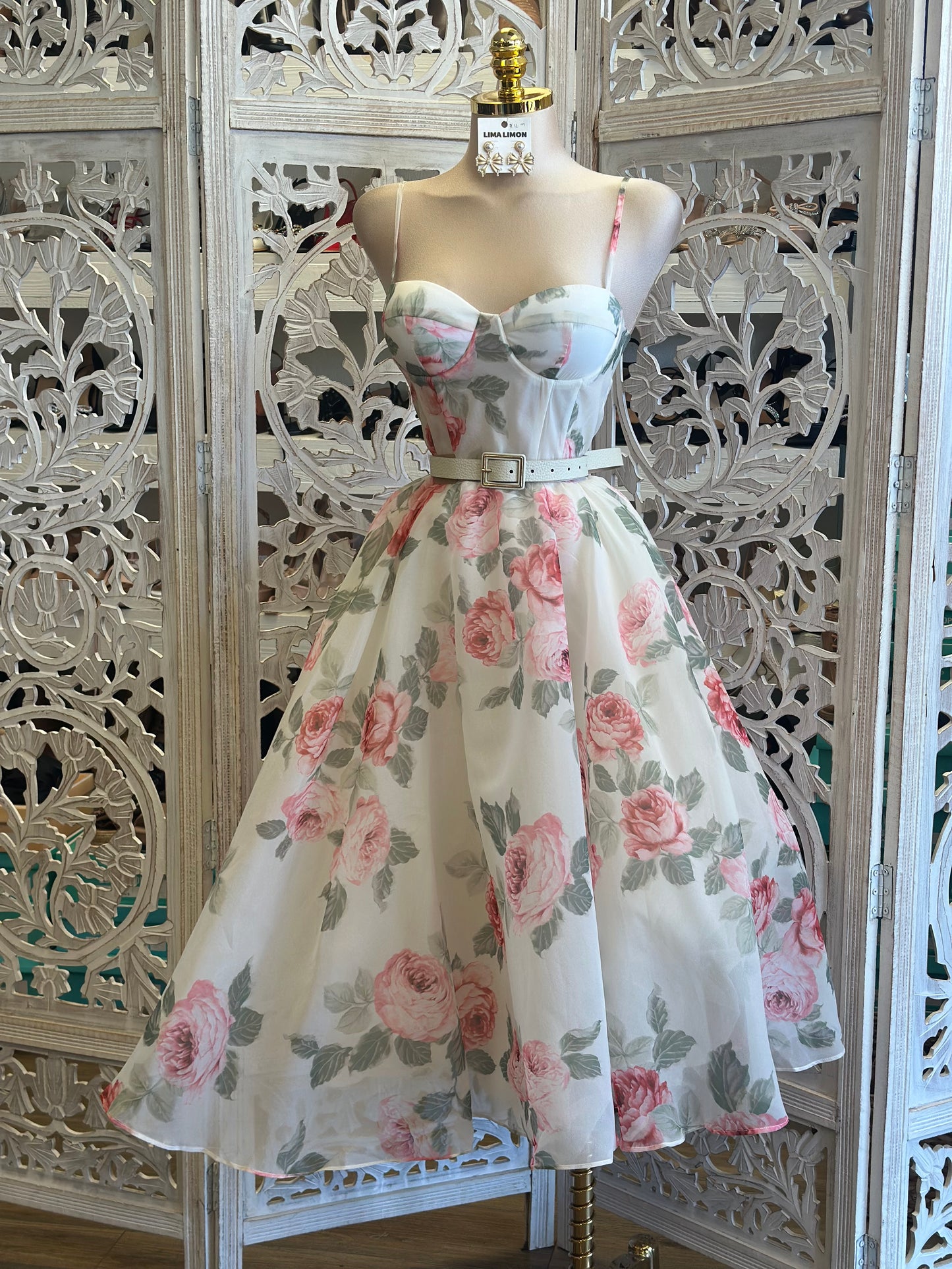 Puffy Floral Pastel Dress-No Estira, Not Stretchy.. cinto no incluido