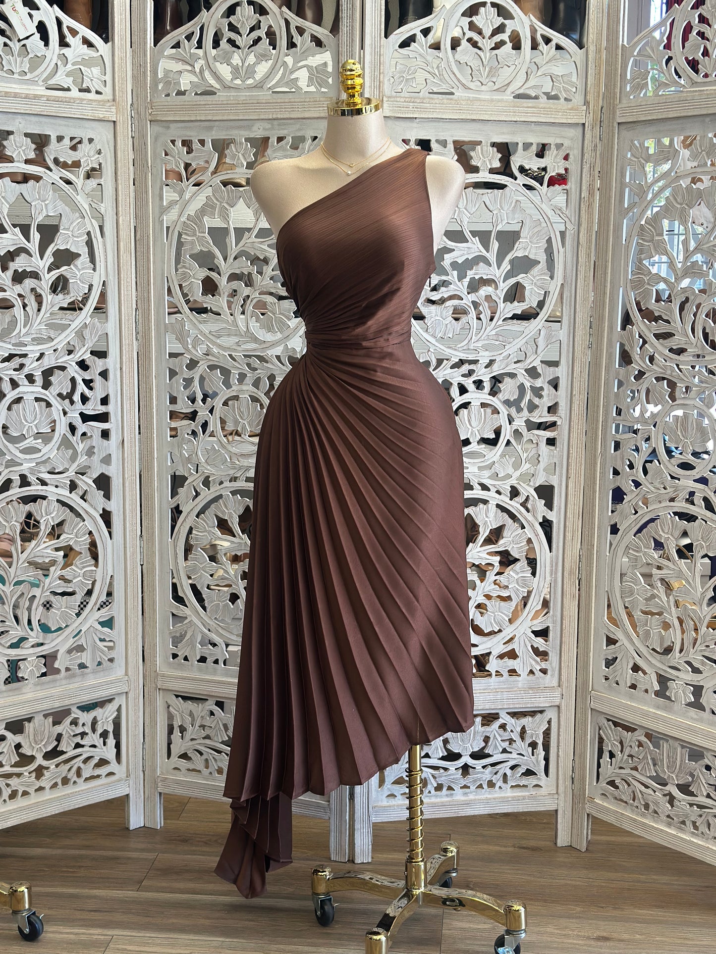 Earth Brown Pleated One Sleeve Midi Dress -  Estira Poco , Slightly Stretchy