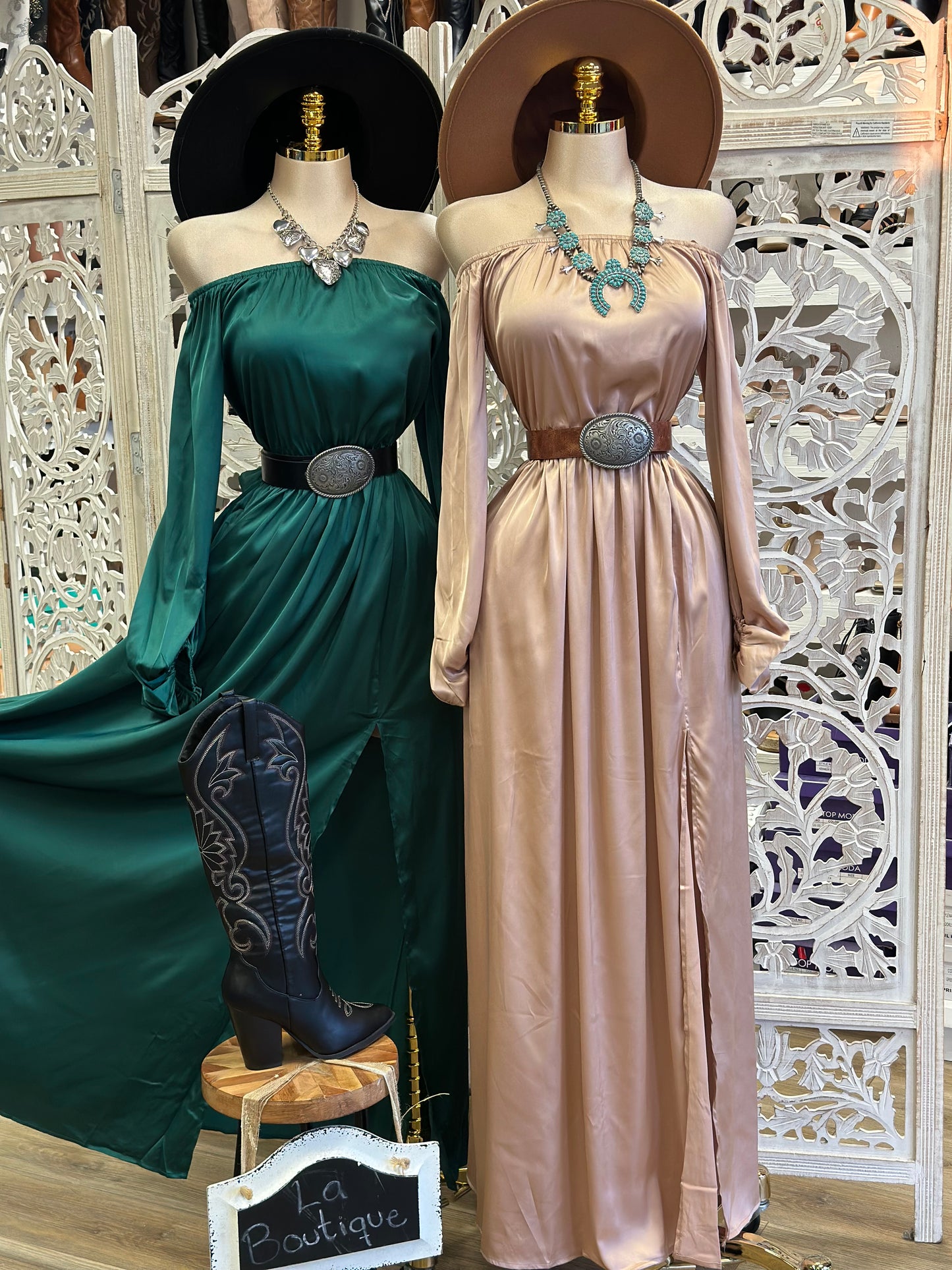 Satin Off Shoulder Maxi Dress- Stretchy from waist ,Estira de la cintura