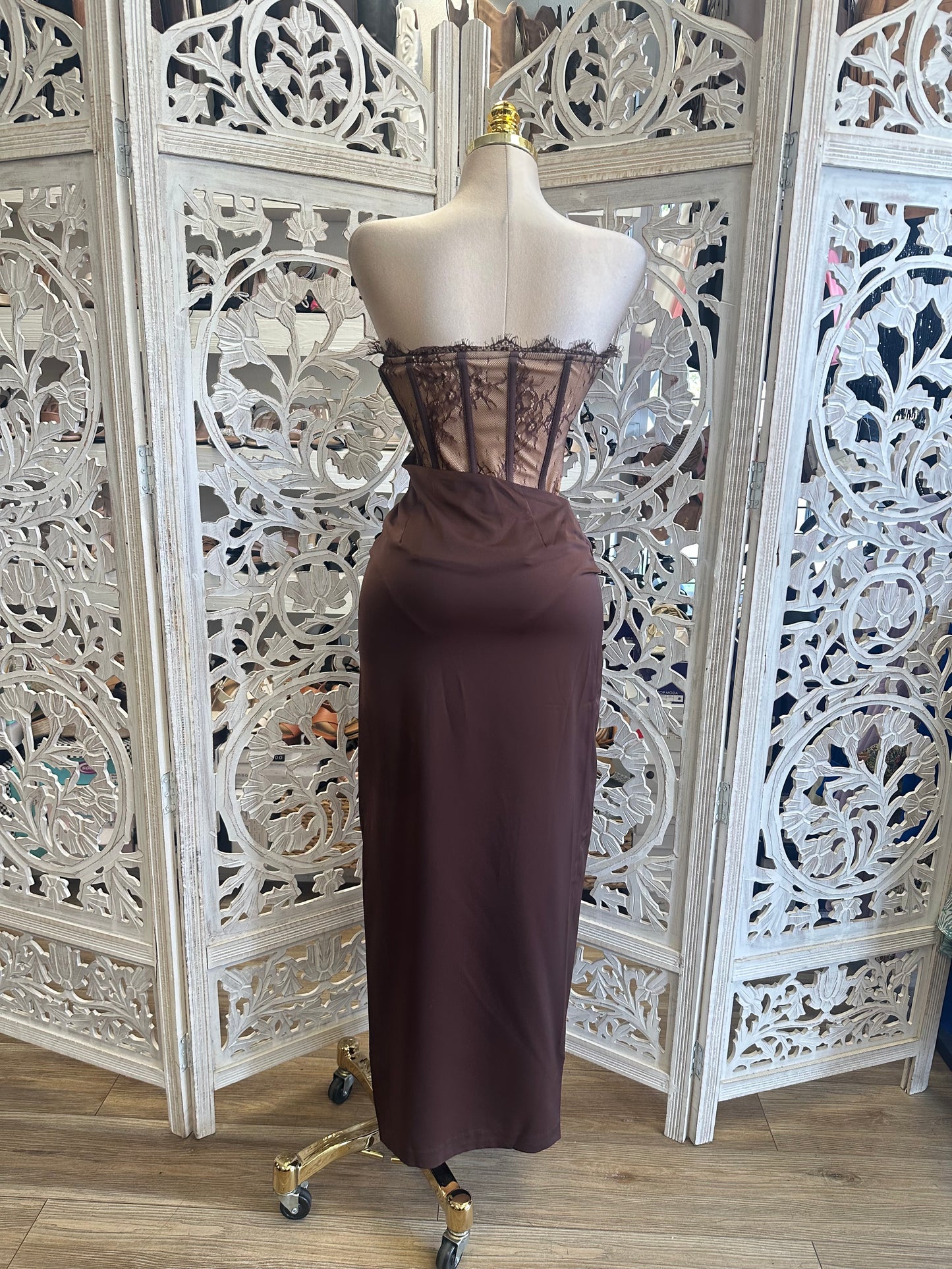 Lace Bodice Wrapped Dress -  Estira Poco, Slightly Stretchy