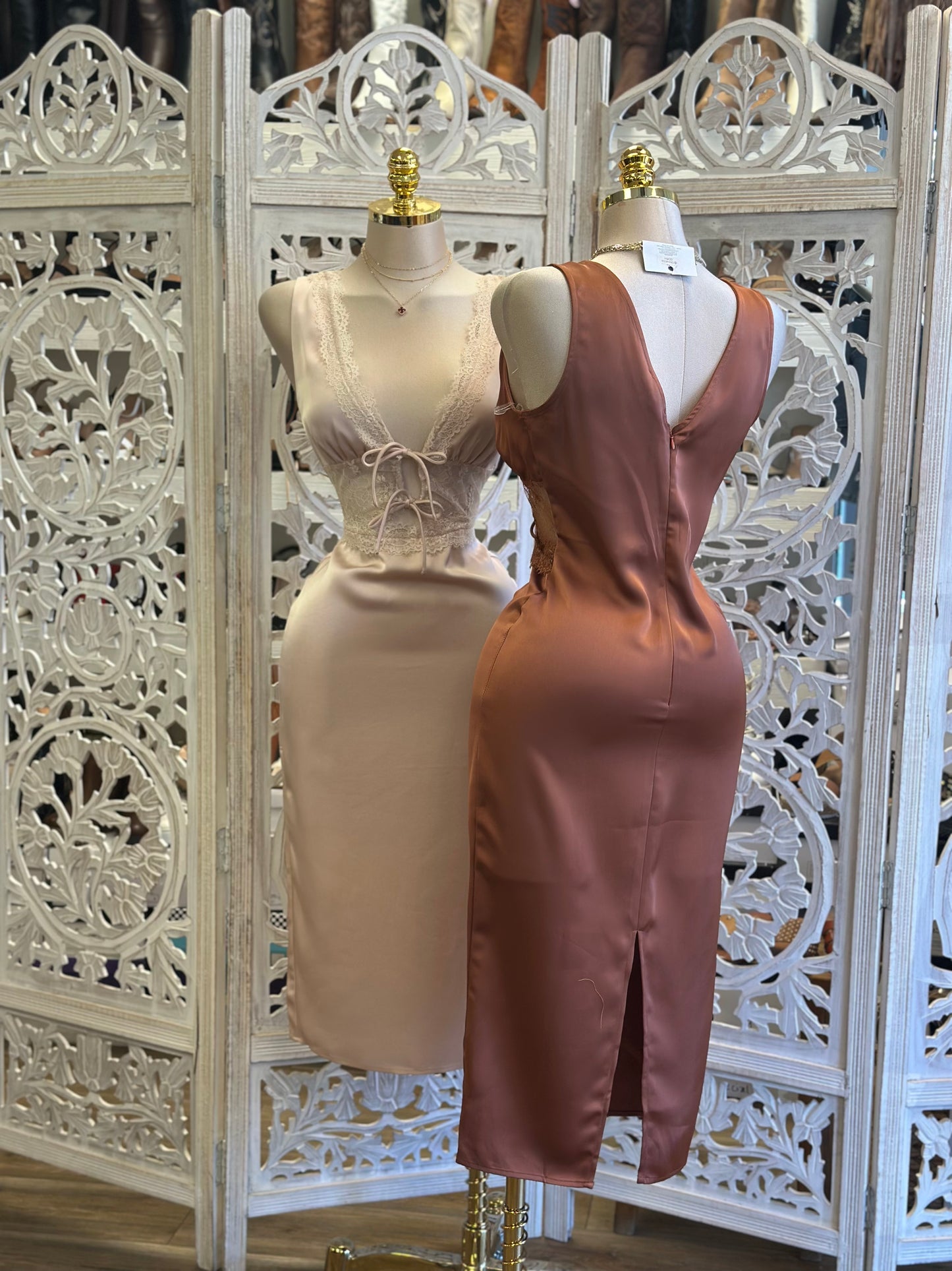 Silky Lace Lora Dress- No Estira, Not Stretchy