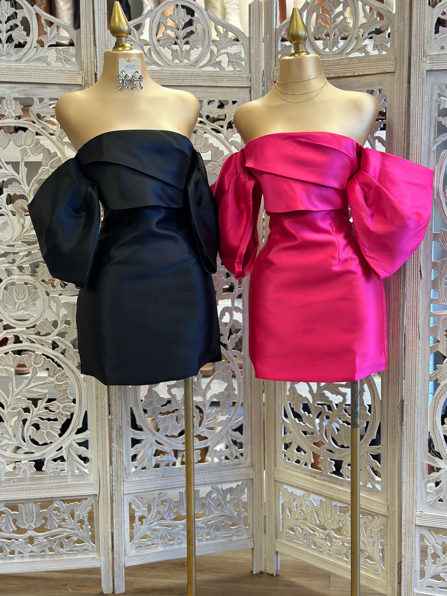 Exaggerated Sleeve Mini Dress- Not Stretchy 100% poliéster