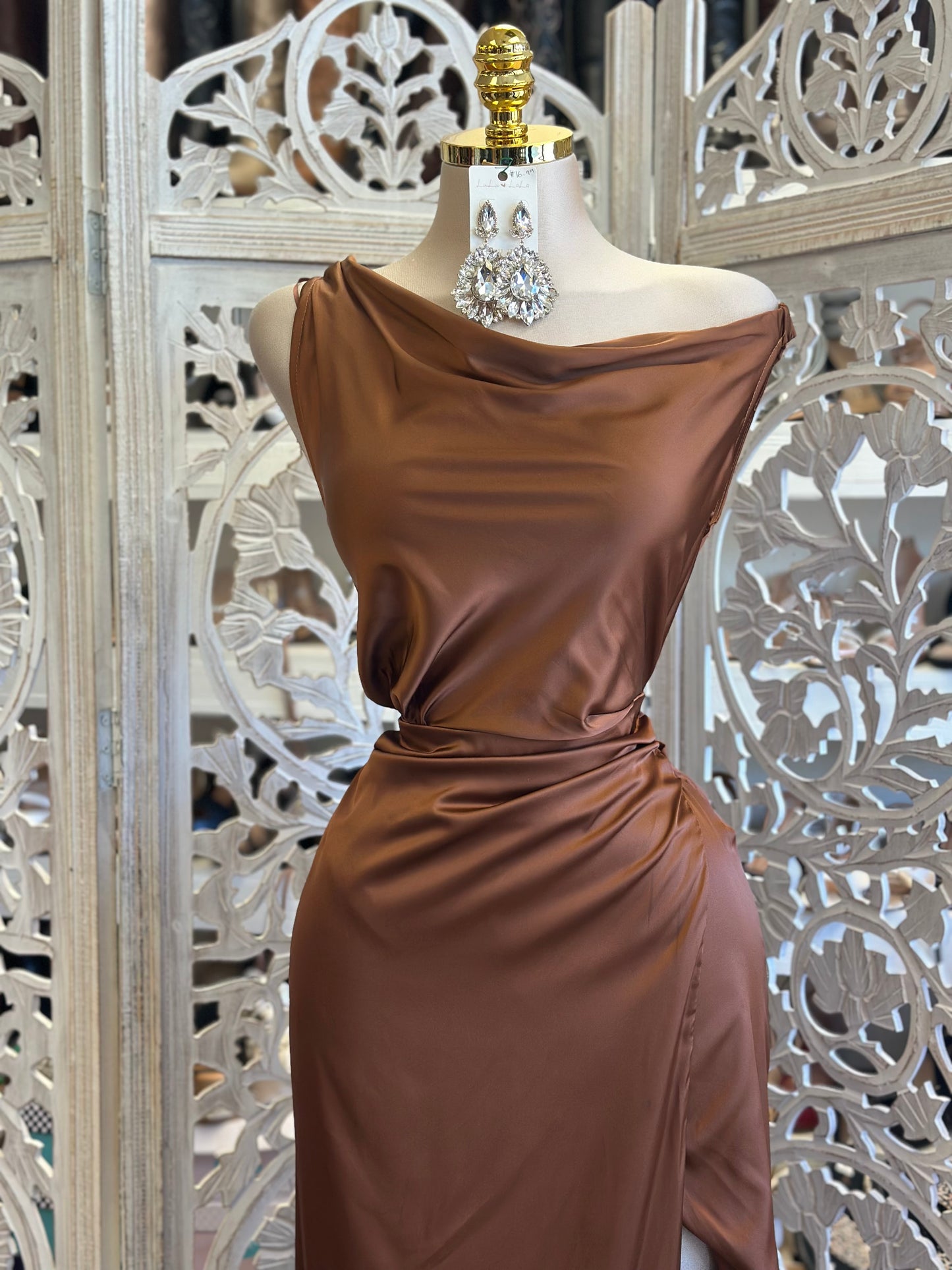 Draped Off Shoulder Brown Dress-No Estira, Not Stretchy