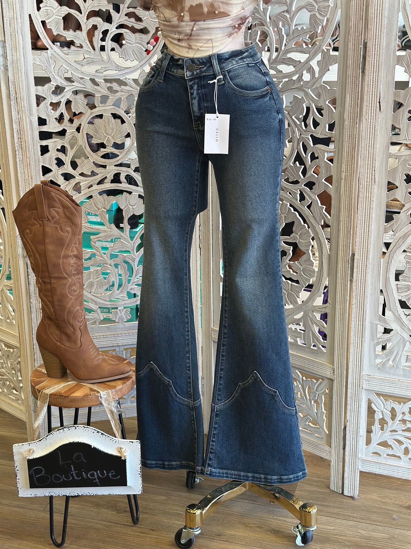 Dark Flare Embroidered Jeans-Stretchy Estira
