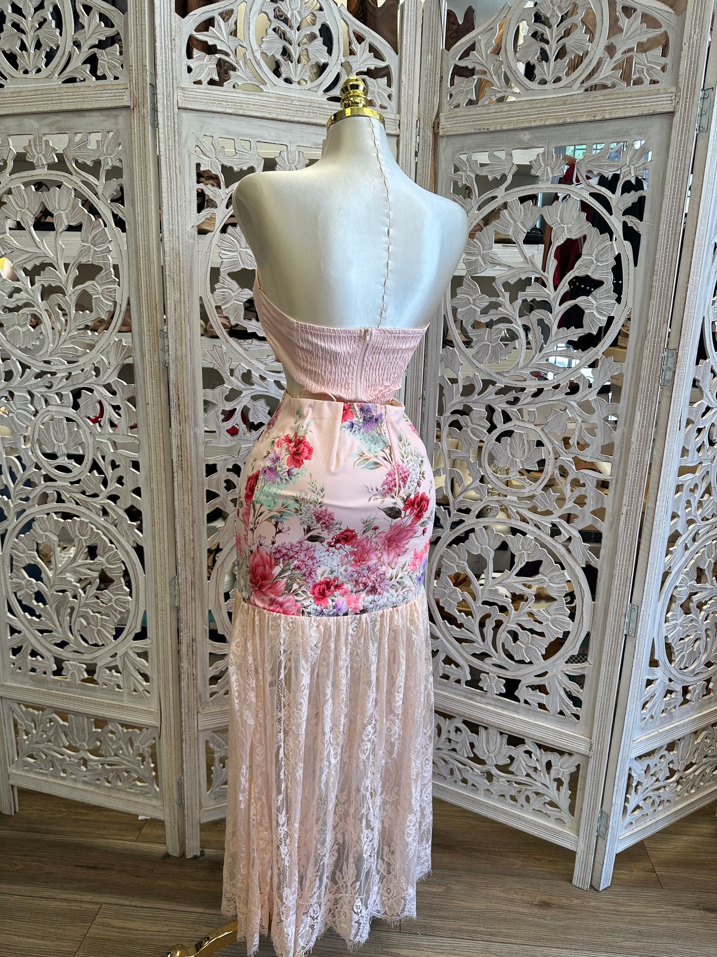 Pale Pink Lace Floral Set- Slightly Stretchy, Estira Poco