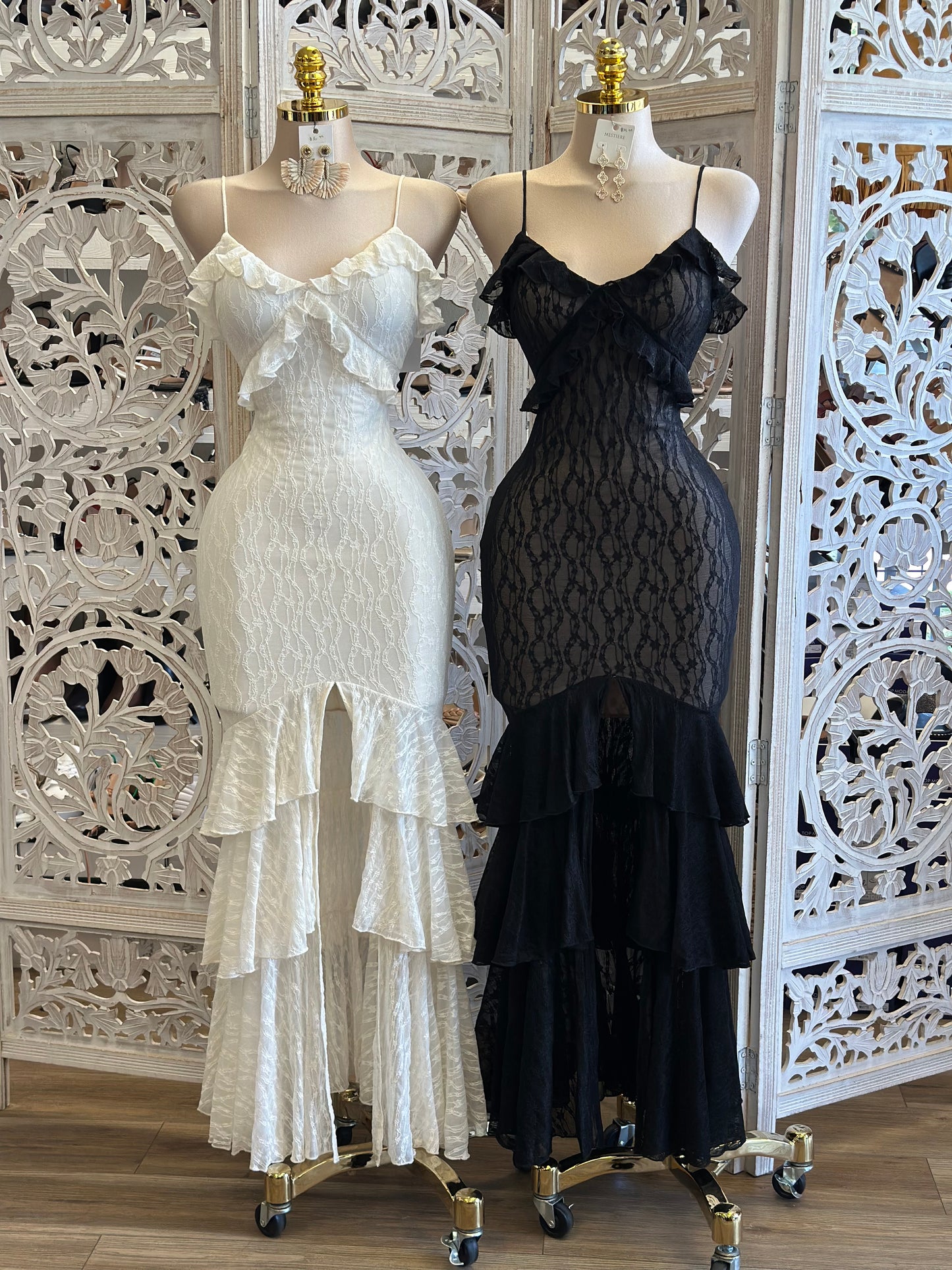 Ruffle Lace Layered Dress-Estira Poco , Slightly Stretchy