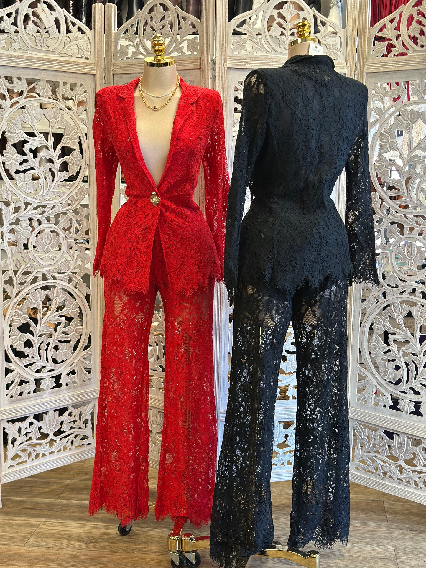 Lace Pantsuit Set - Estira Poco ,Slightly Stretchy