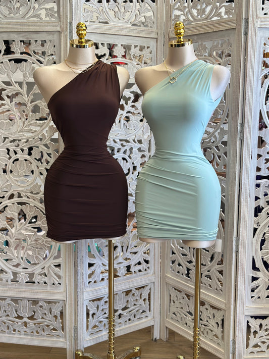 Asymmetrical Off Shoulder Mini Dress - Estira Poco, Slightly Stretchy