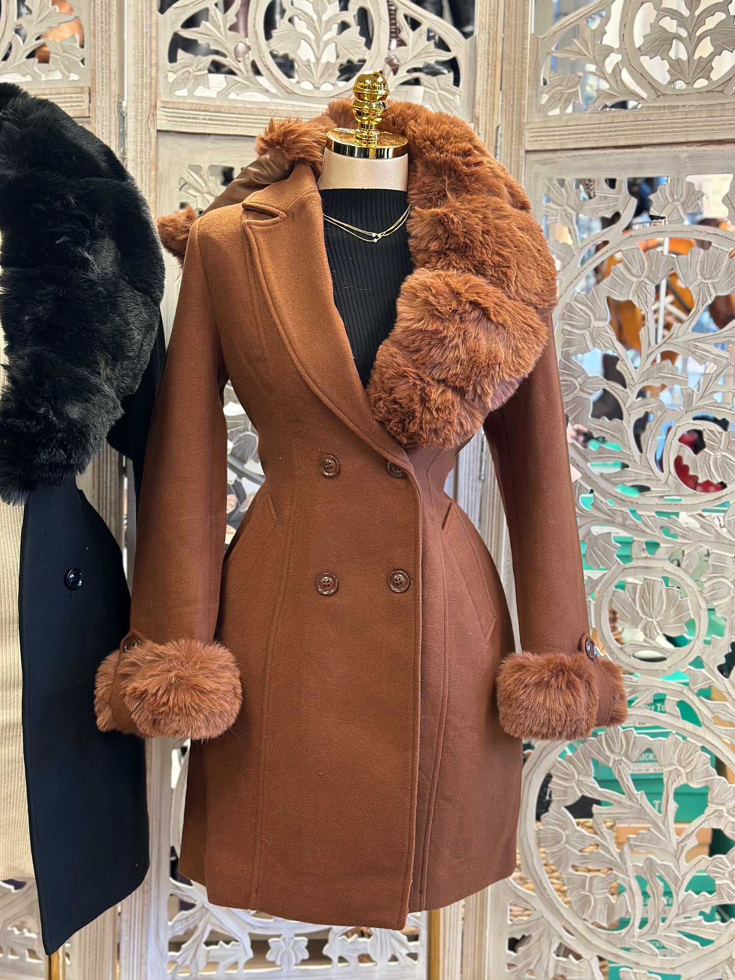 Fur Lined Button Coat- Not Stretchy, No Estira pero viene a su talla