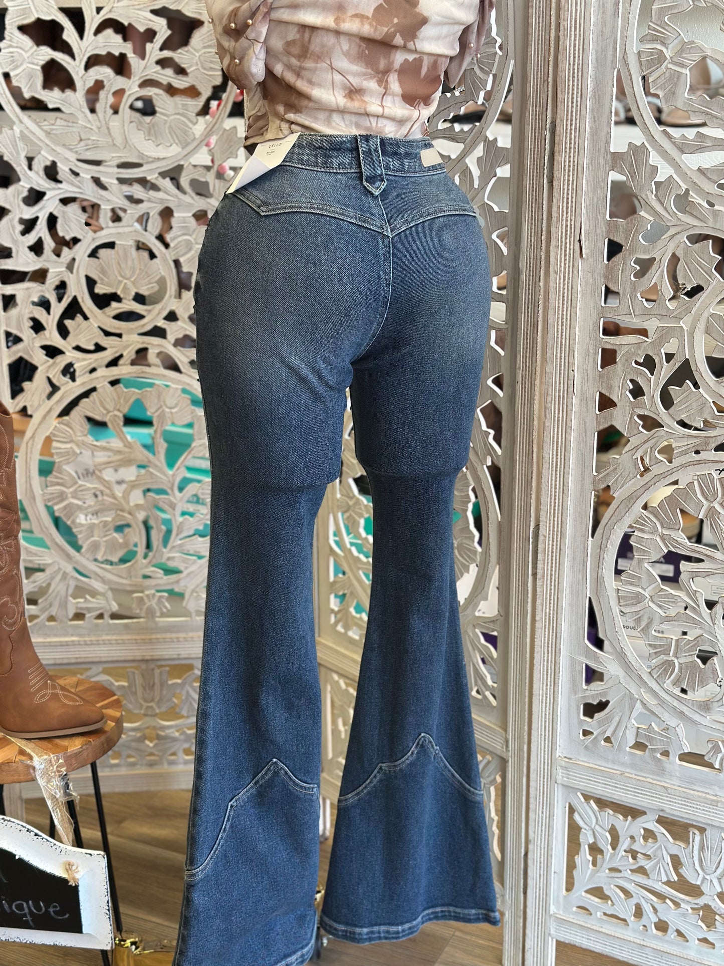 Dark Flare Embroidered Jeans-Stretchy Estira