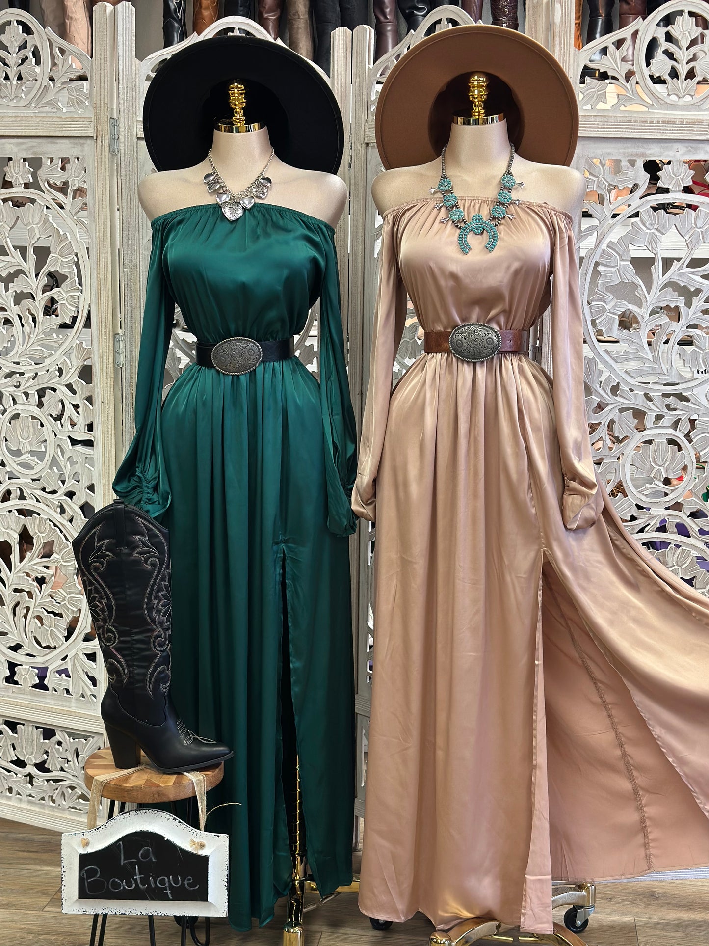 Satin Off Shoulder Maxi Dress- Stretchy from waist ,Estira de la cintura