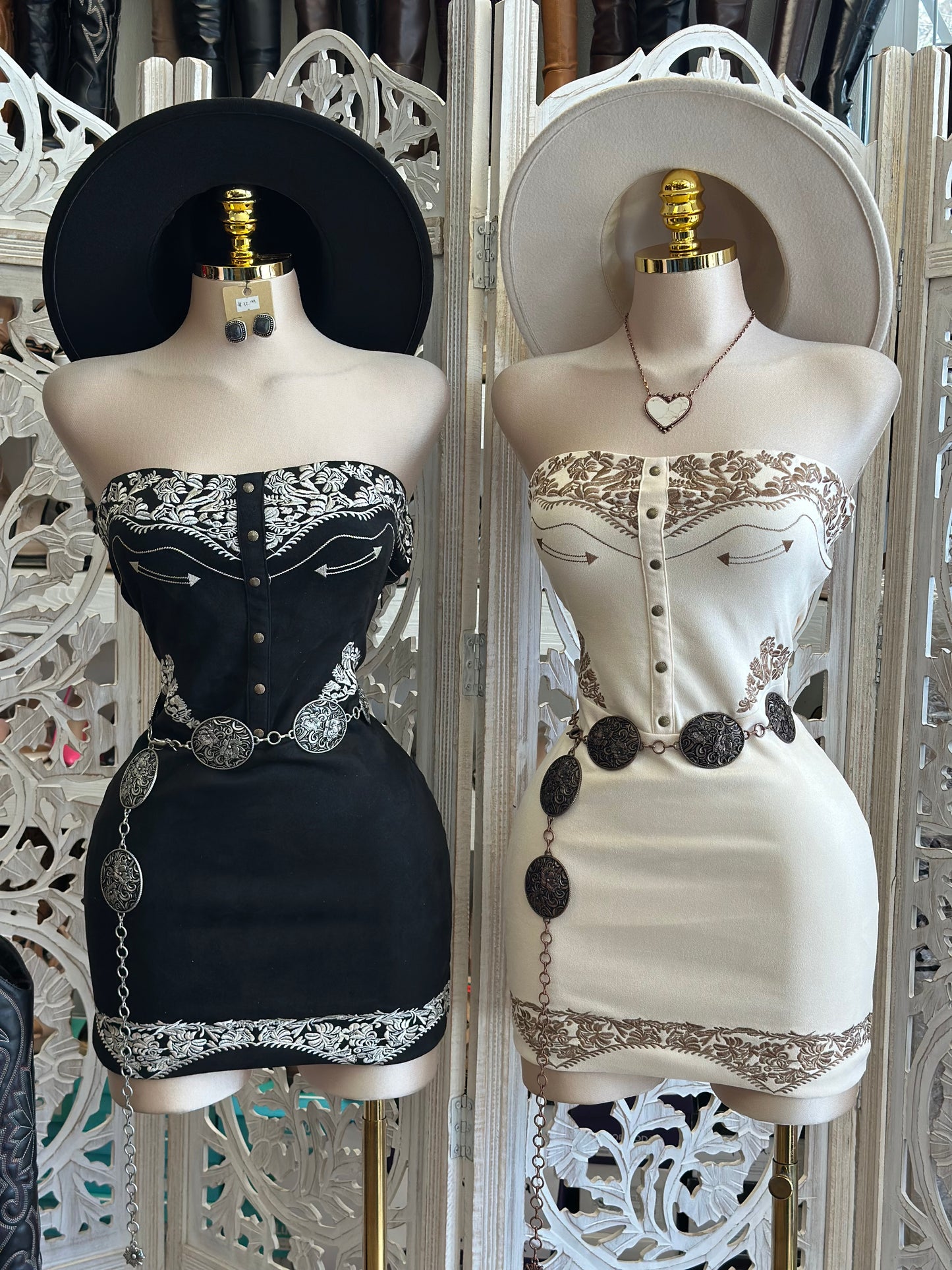 Western Embroidered Dress- Stretchy, stretches a littleEstira poco