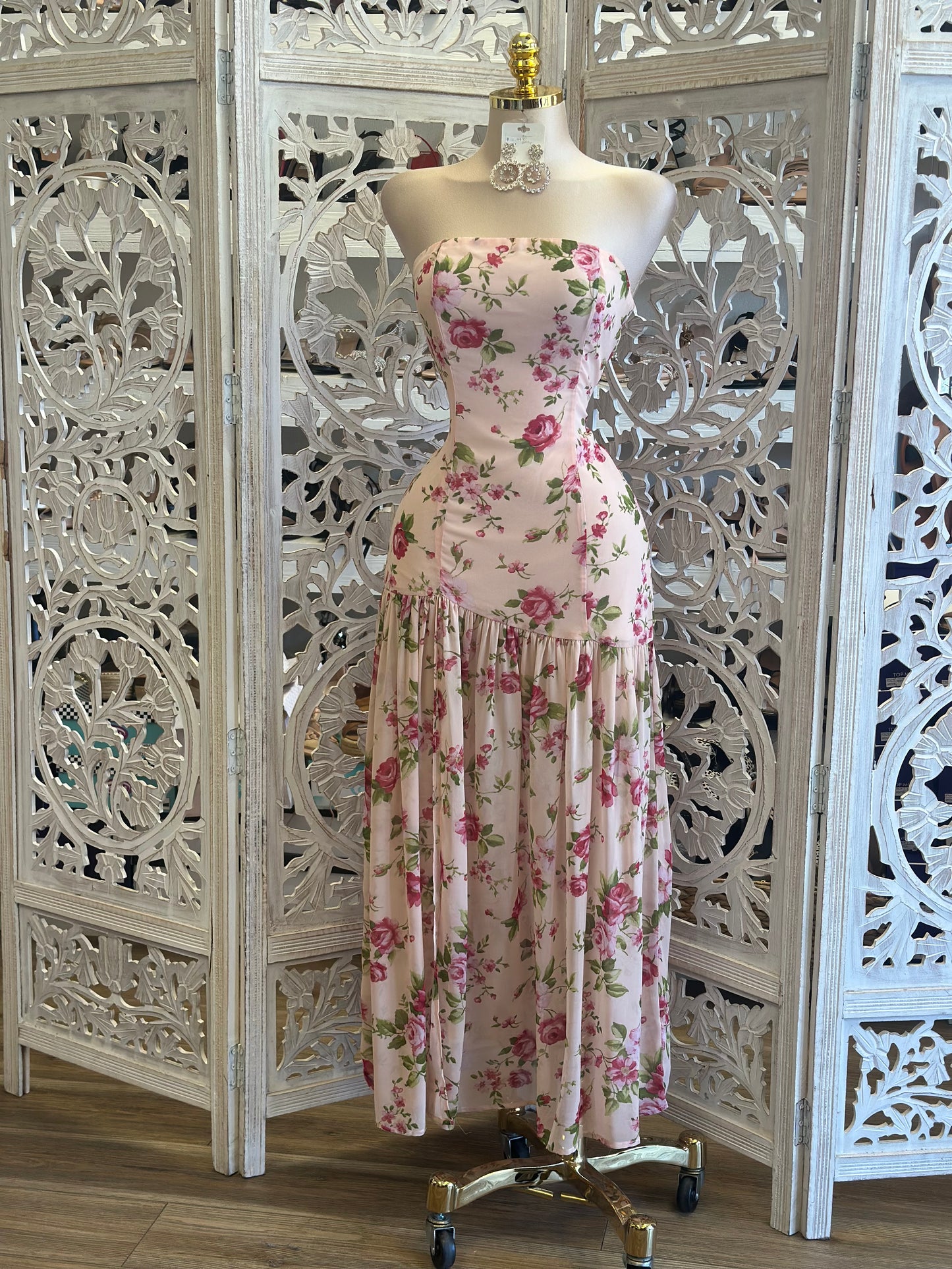 Pastel Pink Floral Maxi Dress-Estira, Stretchy.. estira solo de la parte de atrás.