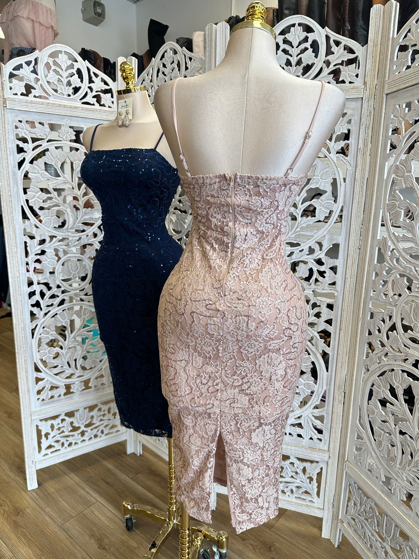 Sequin Lace Midi Dress- Stretchy ,Estira muy poco