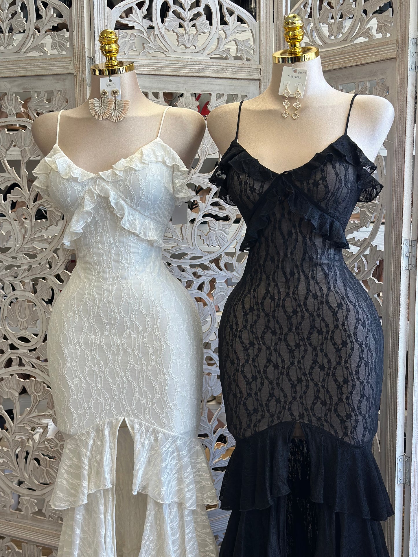 Ruffle Lace Layered Dress-Estira Poco , Slightly Stretchy