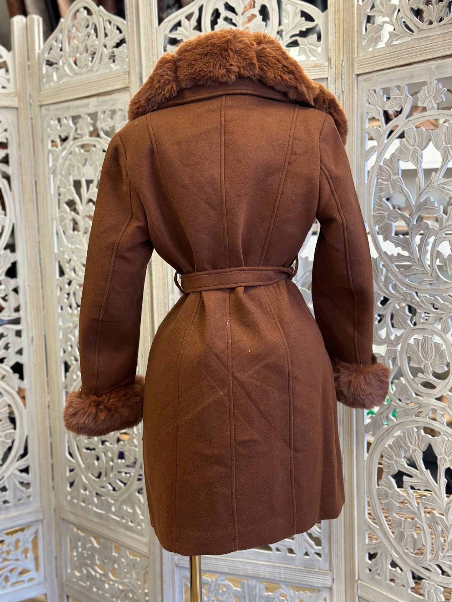 Fur Lined Button Coat- Not Stretchy, No Estira pero viene a su talla
