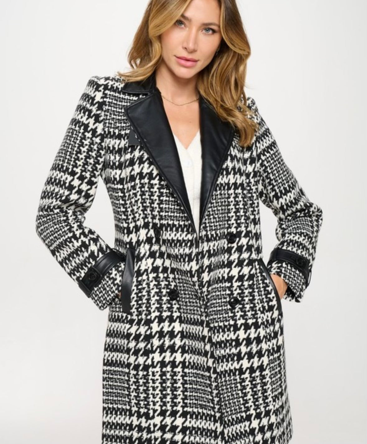 Houndstooth Leather Lines Coat- Not Stretchy, No Estira pero viene a su talla