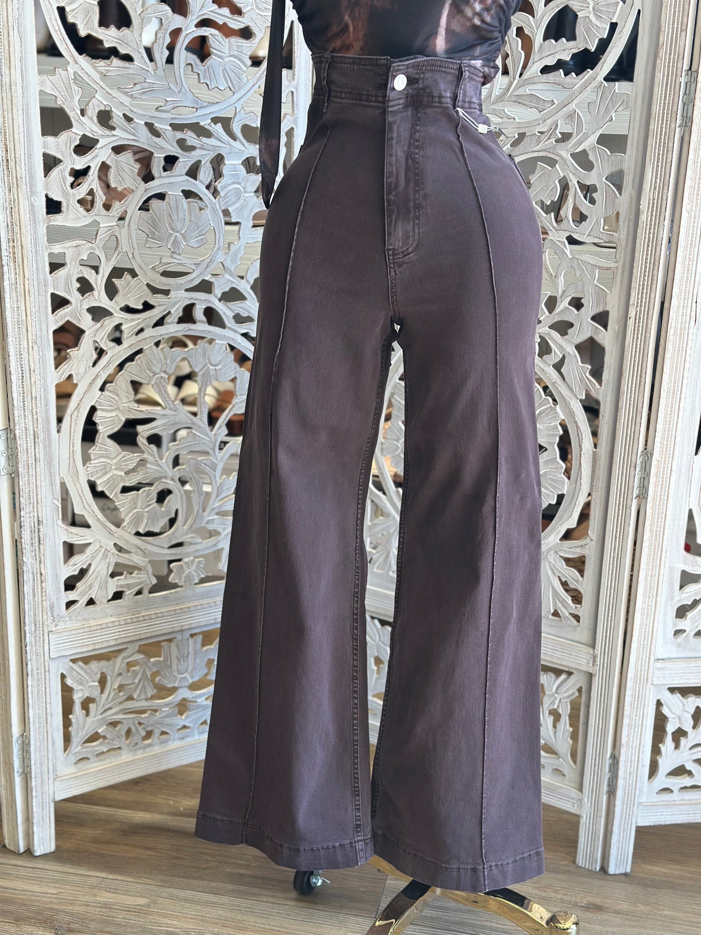 Ultra High Rise Wide Brown Washed Jeans - Stretchy, Estira
