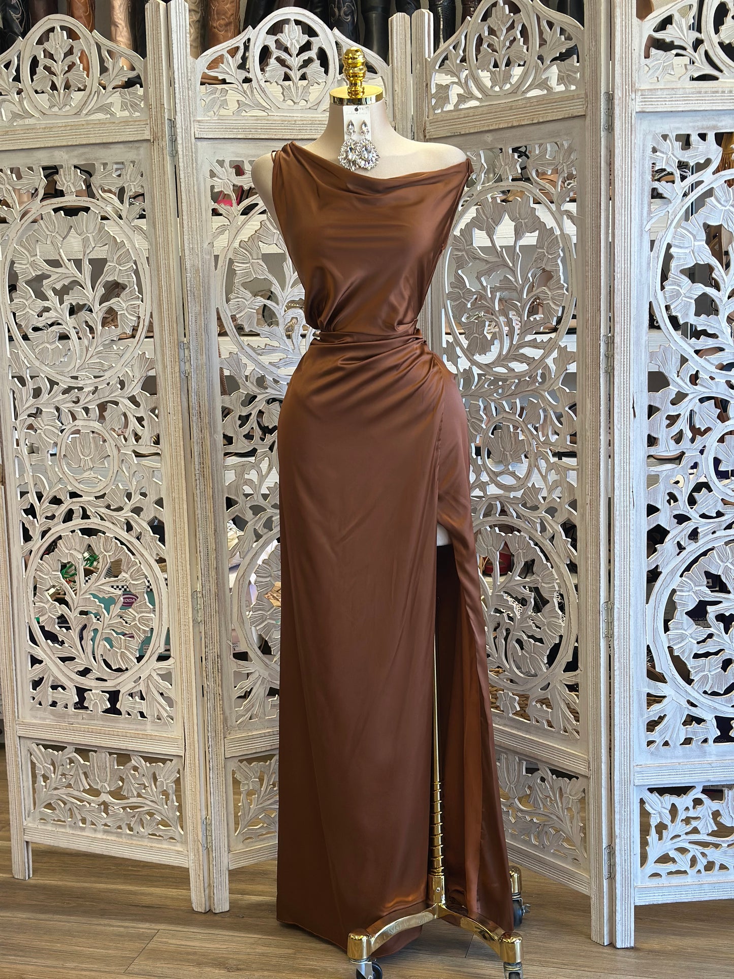 Draped Off Shoulder Brown Dress-No Estira, Not Stretchy