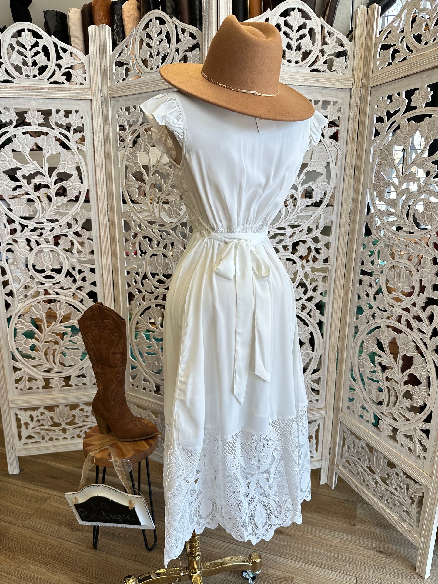 Button Up Lace Midi Dress- Not Stretchy, No Estira .. solo estira de la cintura