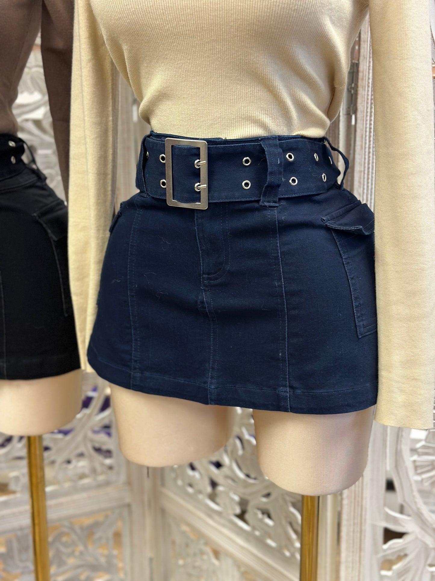 Buckle Belt Denim Mini Skirt-Estira, Stretchy falda corta