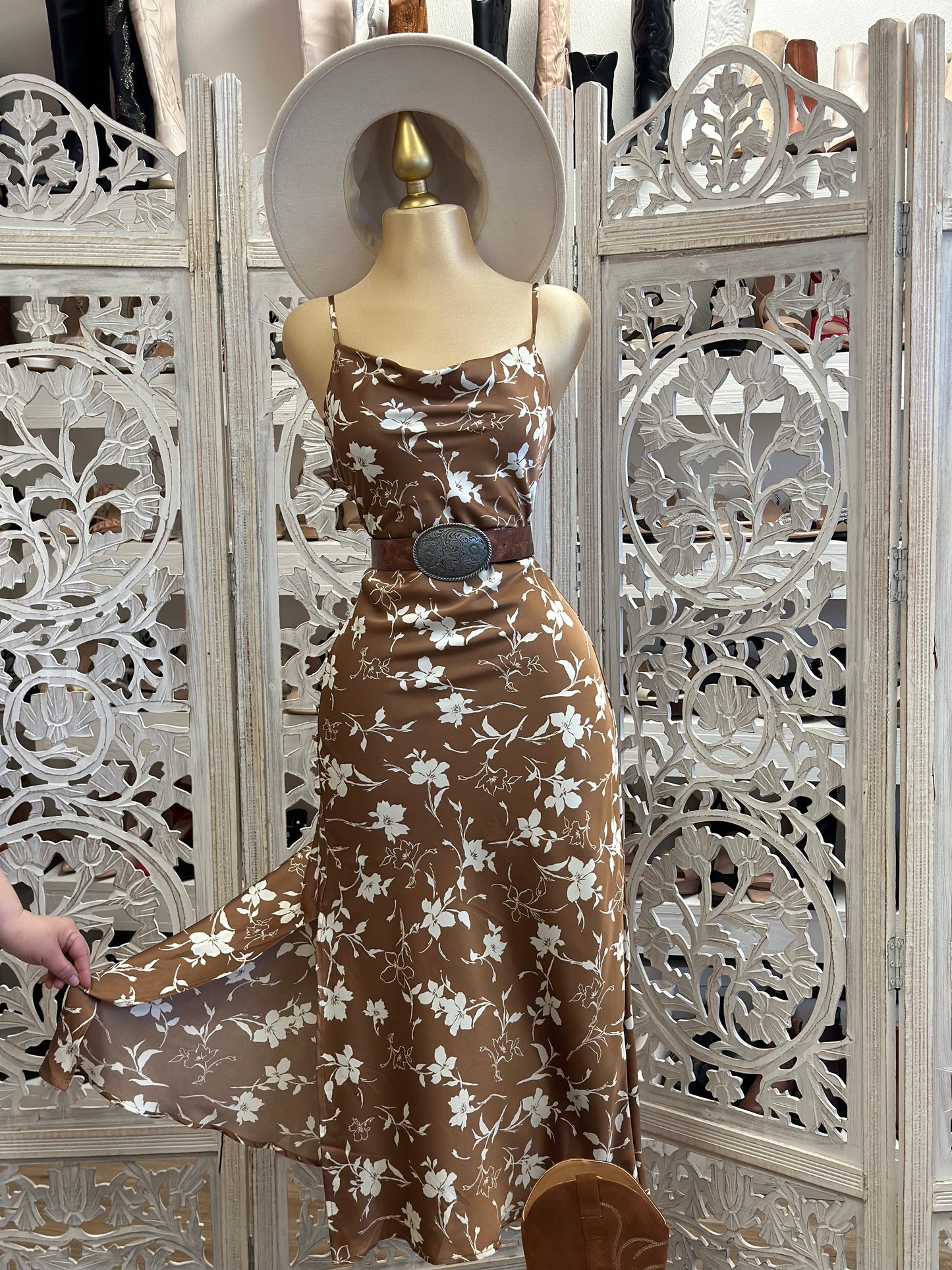 Satin Brown Floral Midi Dress- Not Stretchy 100% poliéster