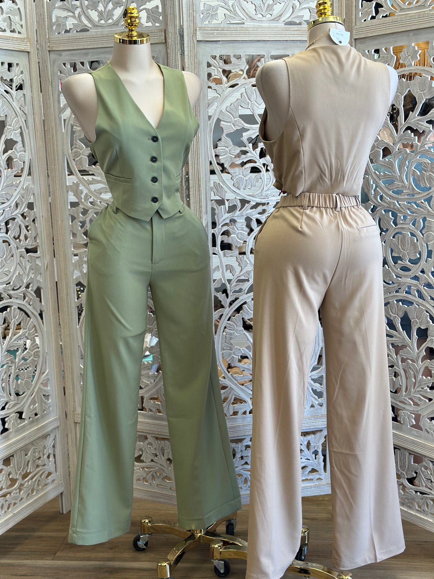 Neutral Vest and Trouser Set -No Estira, Not Stretchy