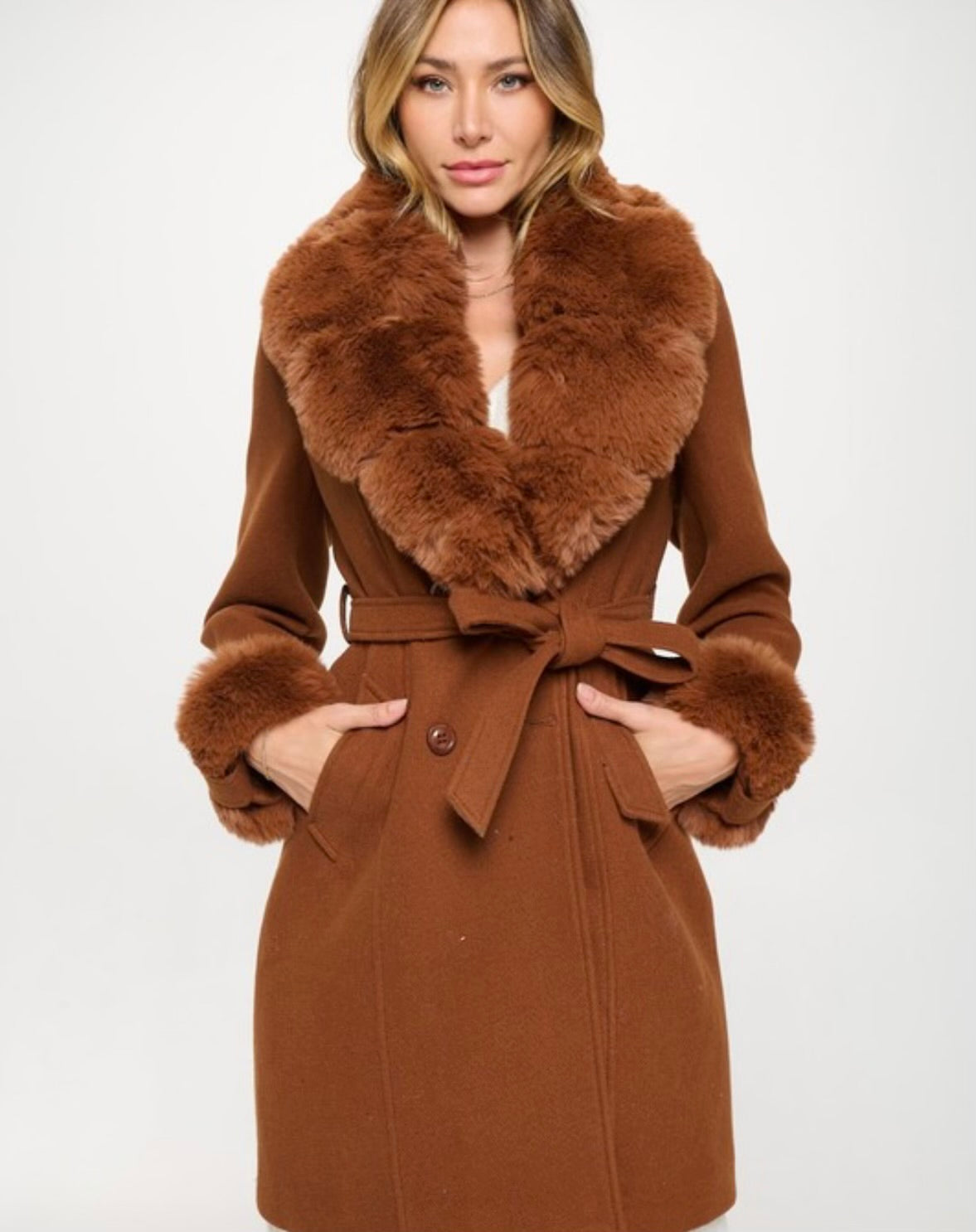 Fur Lined Button Coat- Not Stretchy, No Estira pero viene a su talla