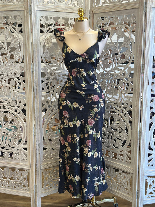 Black Slim Fit Floral Dress-No Estira, Not Stretchy