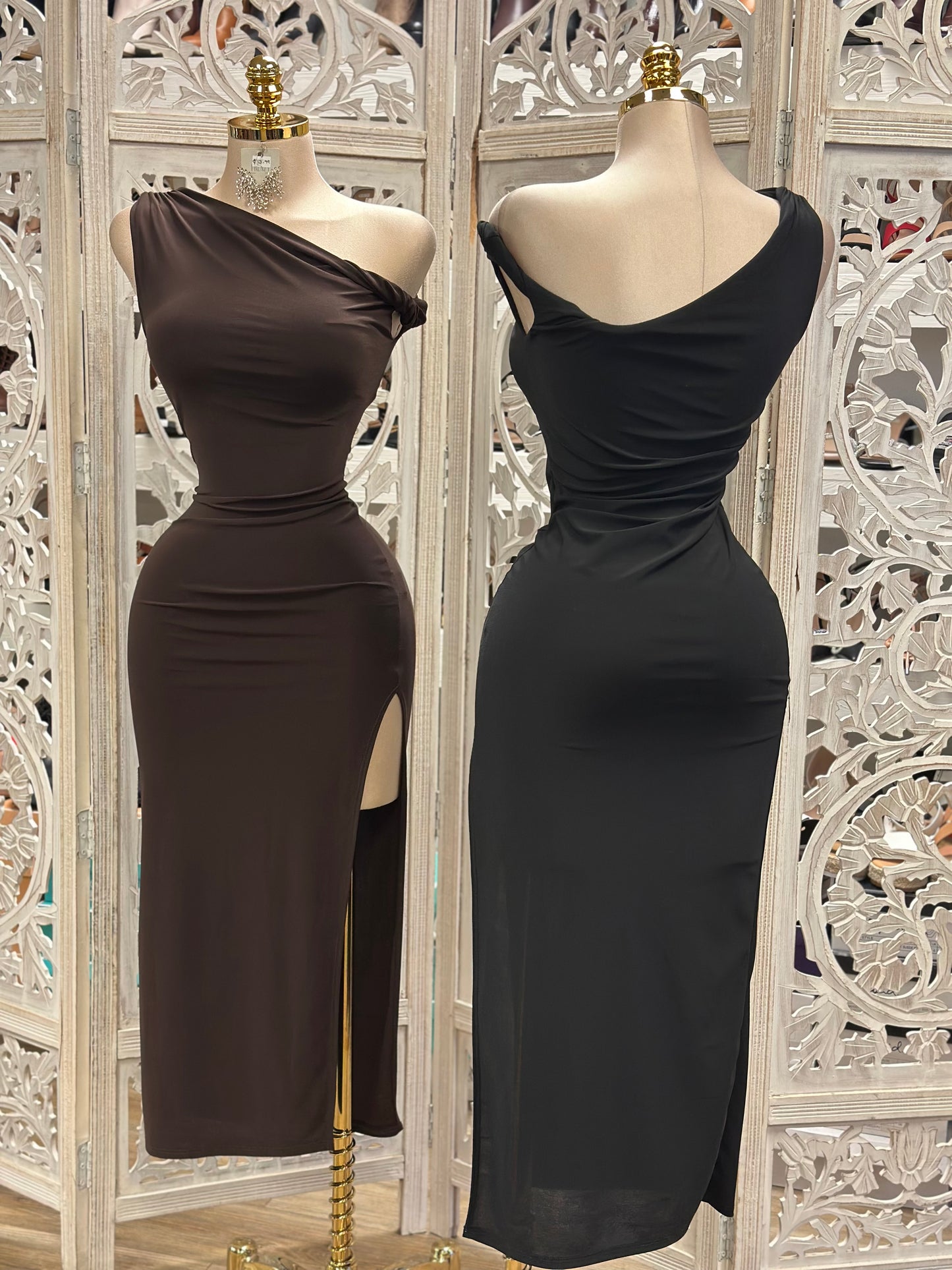 Asymmetrical Solid Slit Dress- Stretchy,Estira material delgado