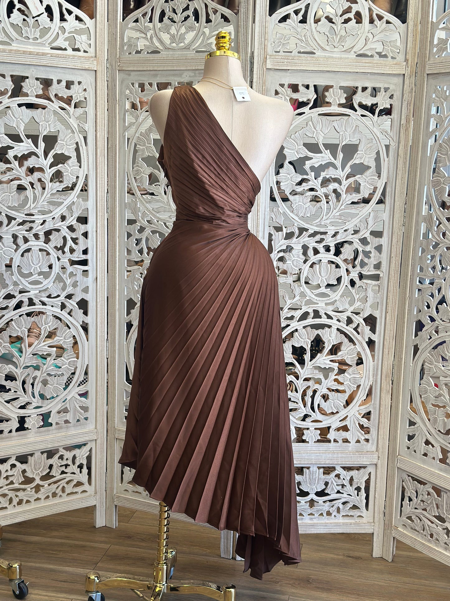 Earth Brown Pleated One Sleeve Midi Dress -  Estira Poco , Slightly Stretchy