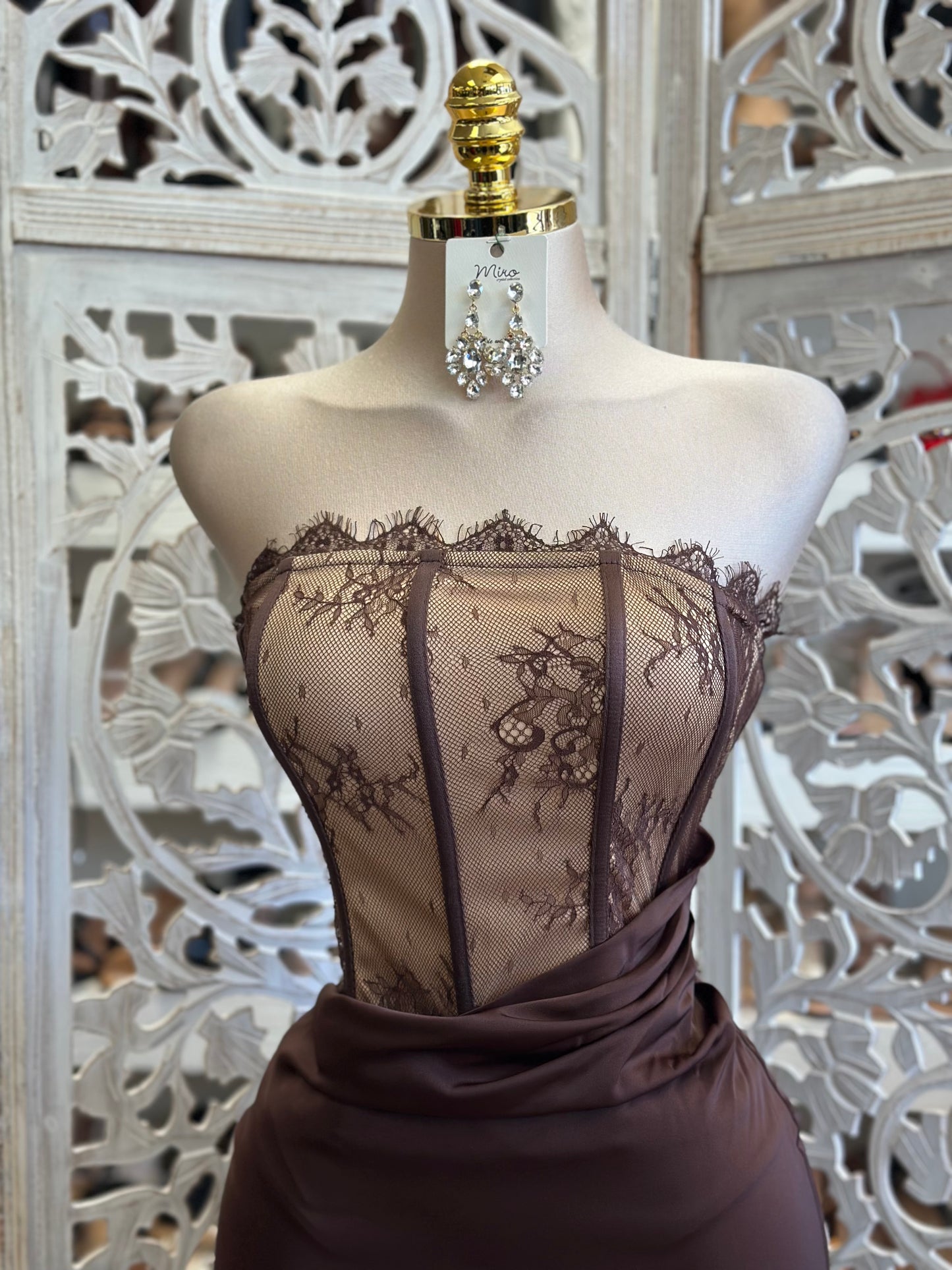 Lace Bodice Wrapped Dress -  Estira Poco, Slightly Stretchy