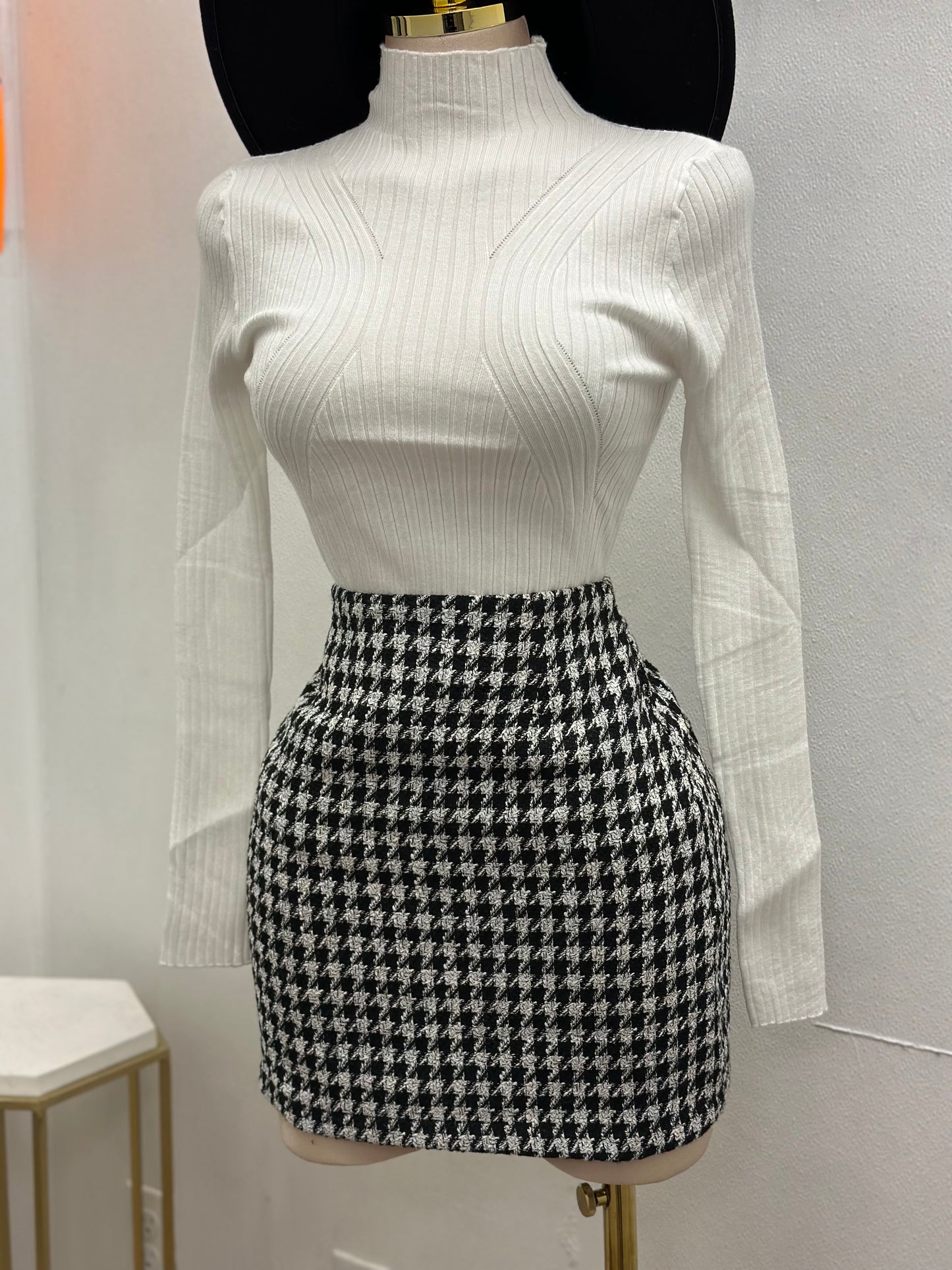 Houndstooth Black and White Skirt- No Estira, Not Stretchy
