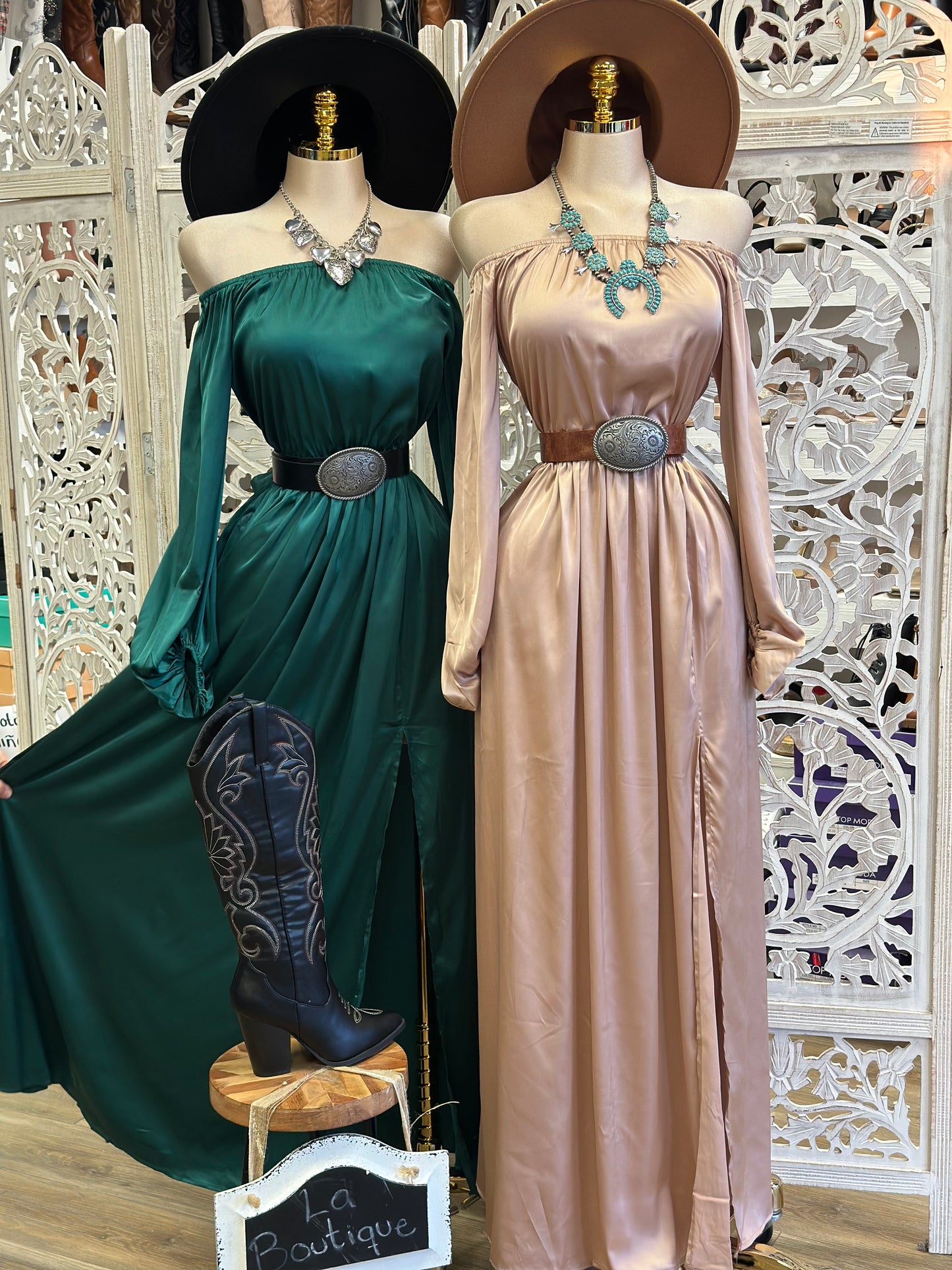 Satin Off Shoulder Maxi Dress- Stretchy from waist ,Estira de la cintura