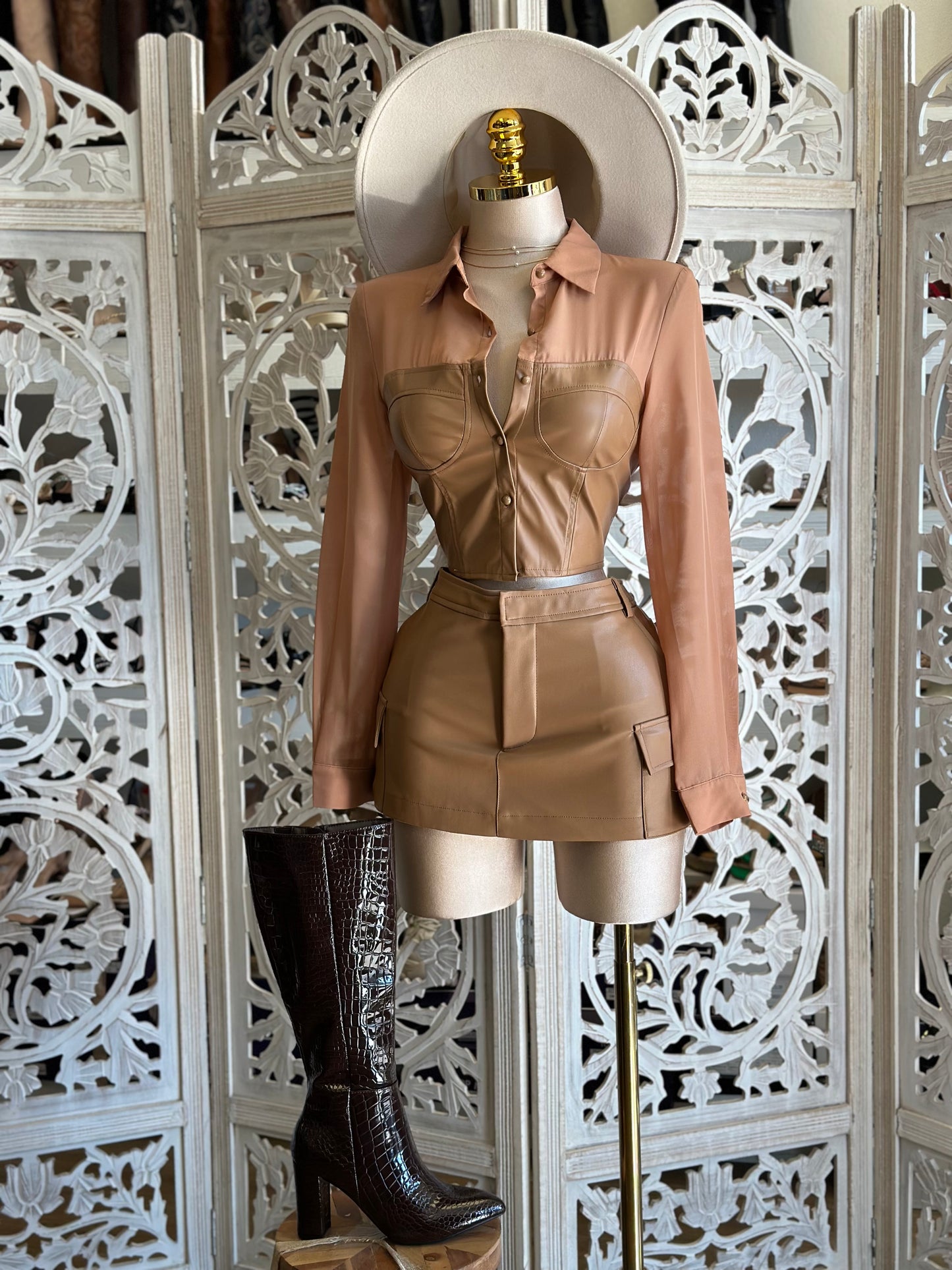 Brown Faux Leather Skort Set - Stretchy, Estira poco