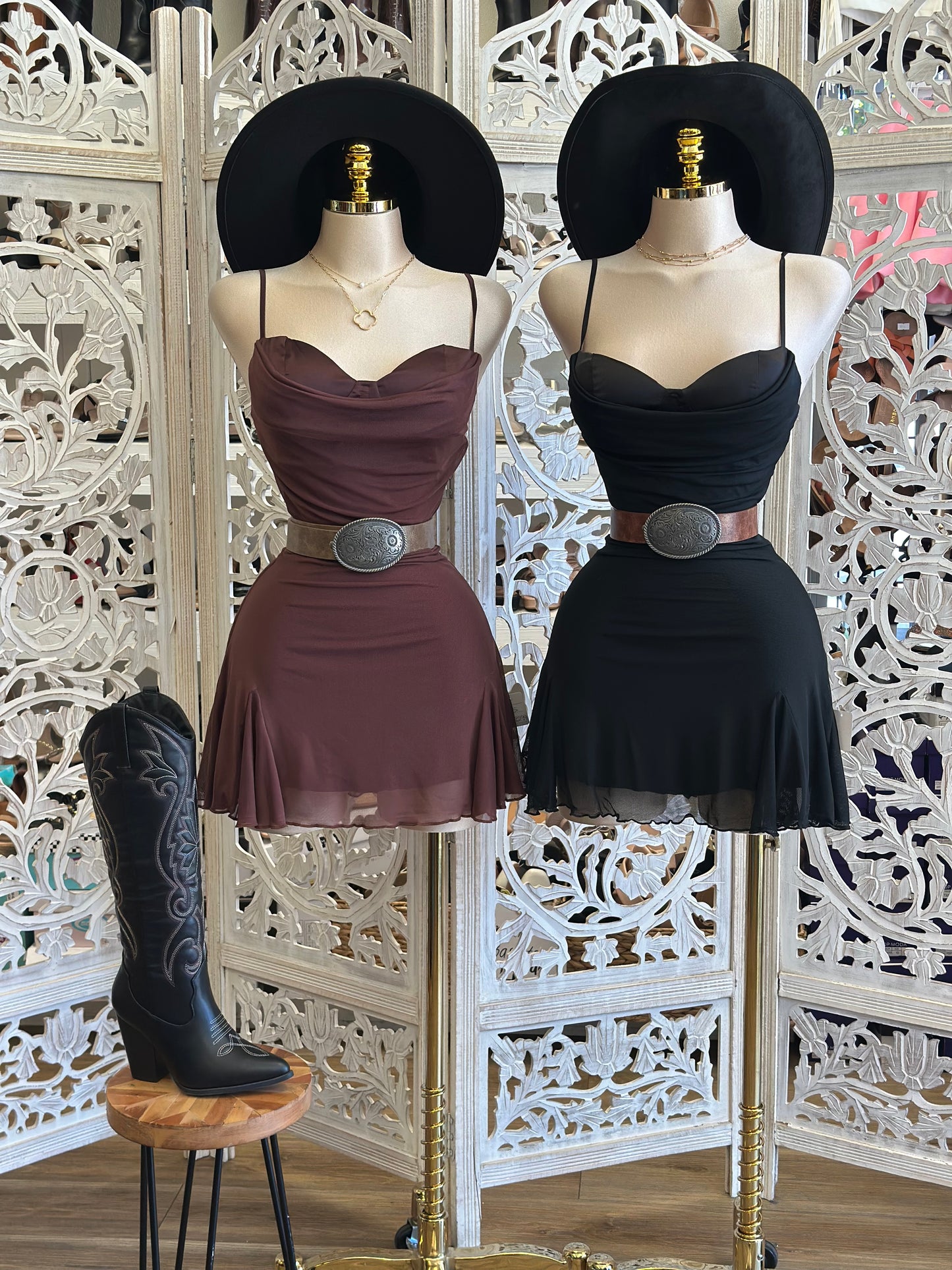 Ruffle Cami Mini Dress - Estira, Stretchy.. viene reducido..