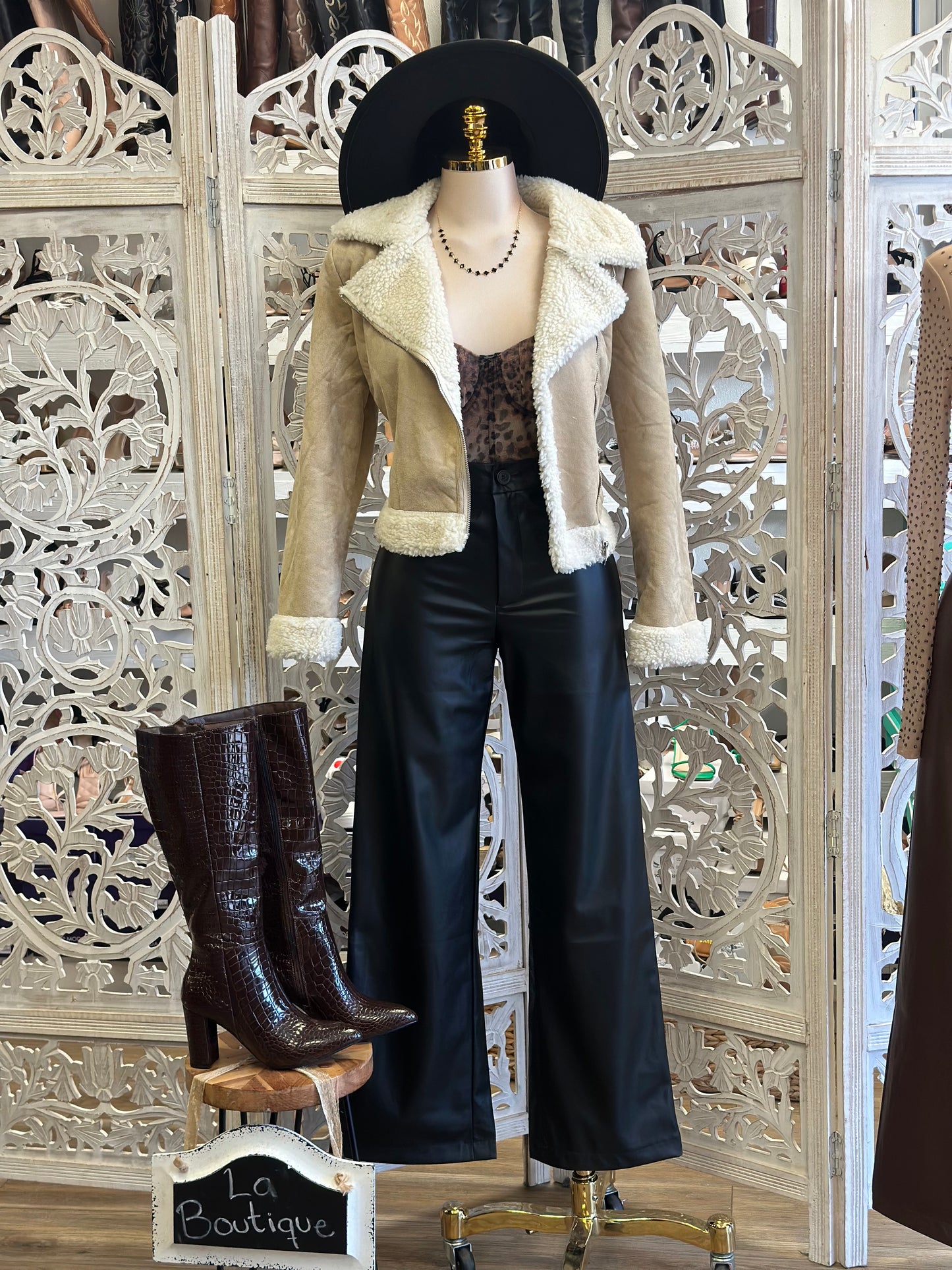 Beige Sherpa Suede Jacket- Slightly Stretchy, Estira Poco
