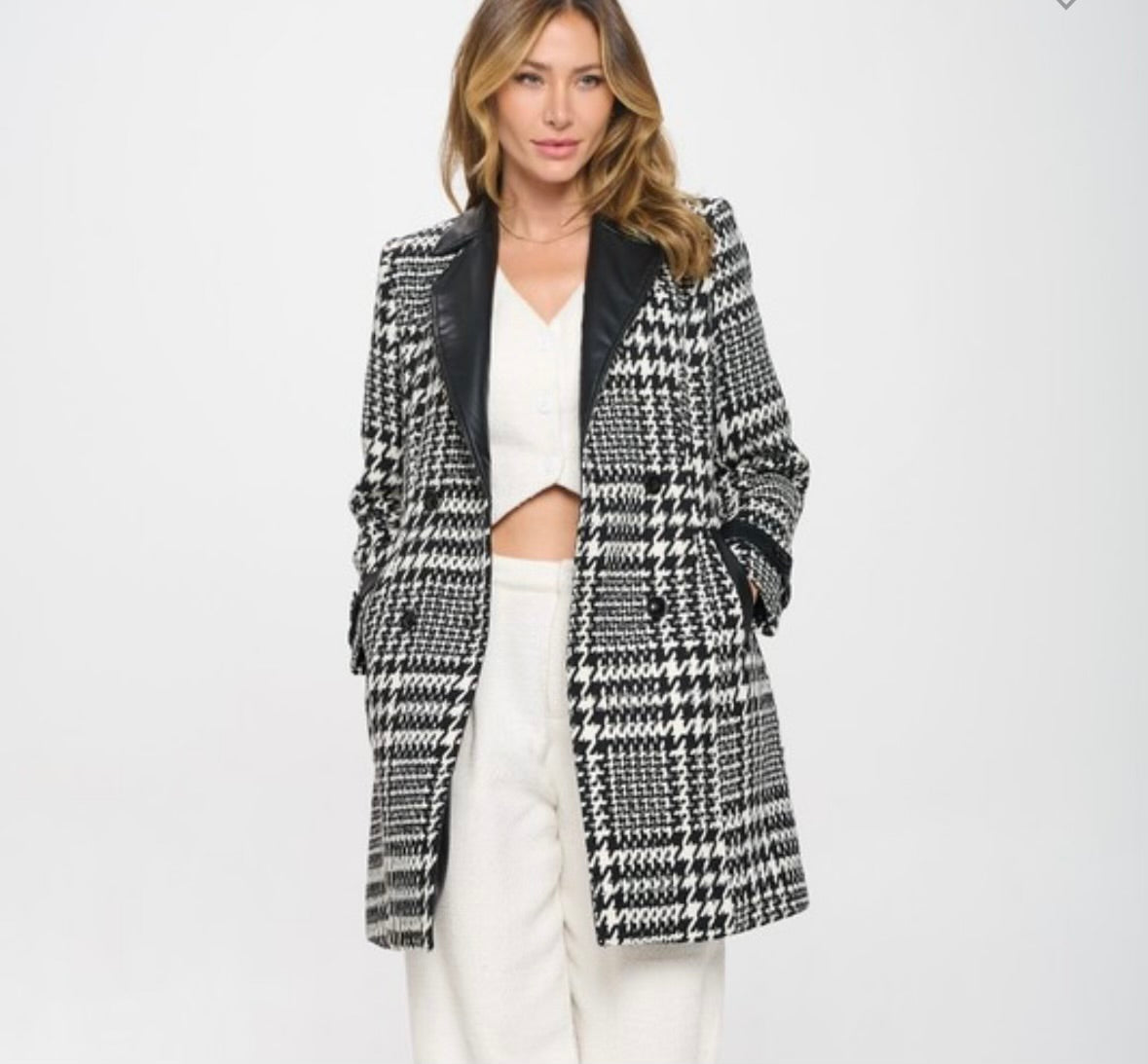 Houndstooth Leather Lines Coat- Not Stretchy, No Estira pero viene a su talla
