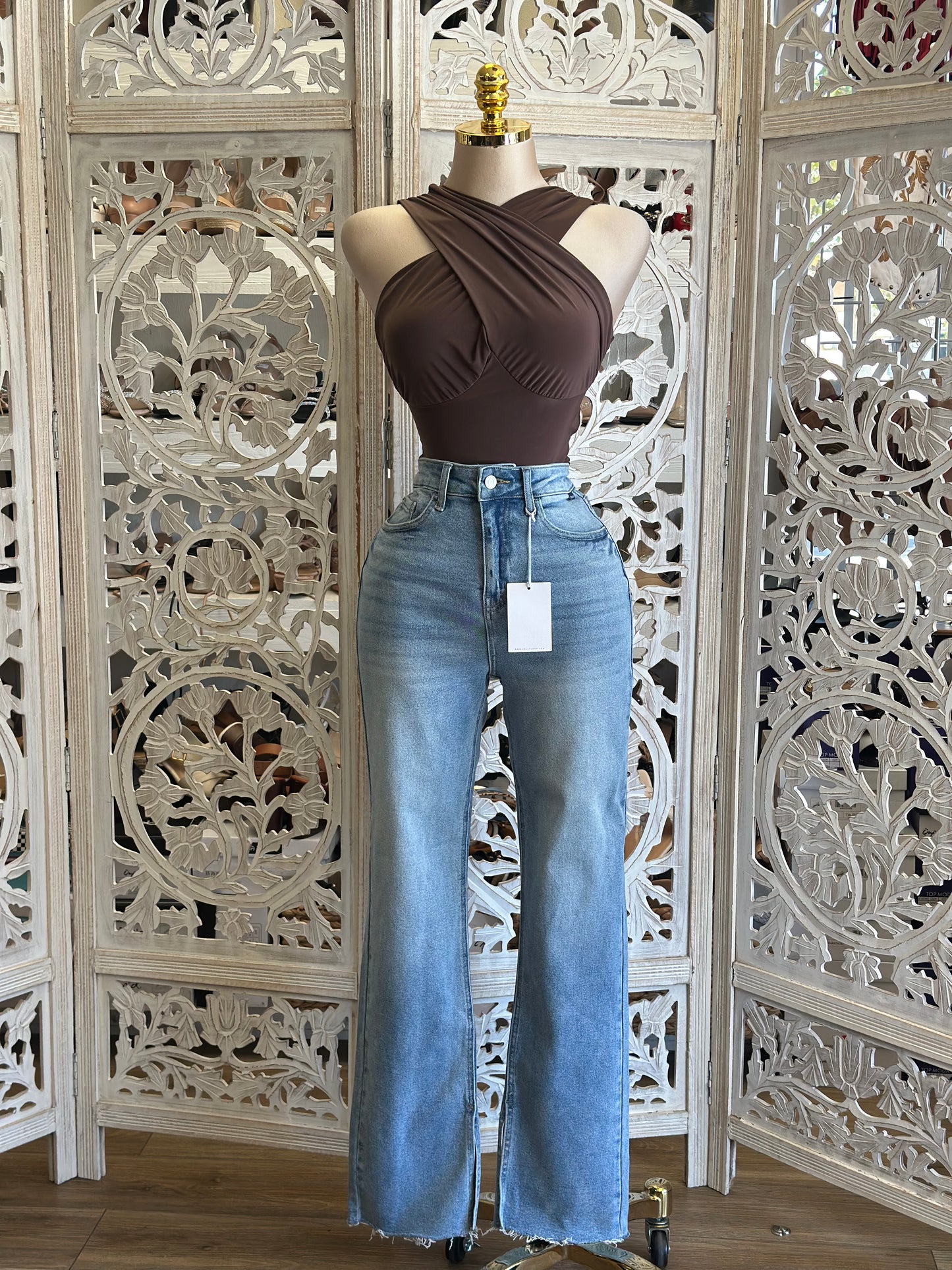 Medium Wash Straight Distressed Jeans - Stretchy, Estira