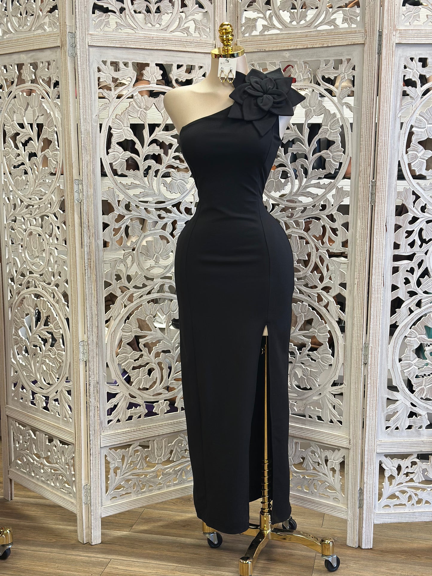 Black One Sleeve Gown with Flower-Stretchy,Estira