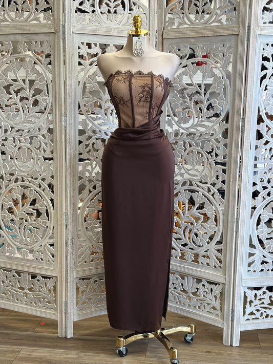 Lace Bodice Wrapped Dress -  Estira Poco, Slightly Stretchy
