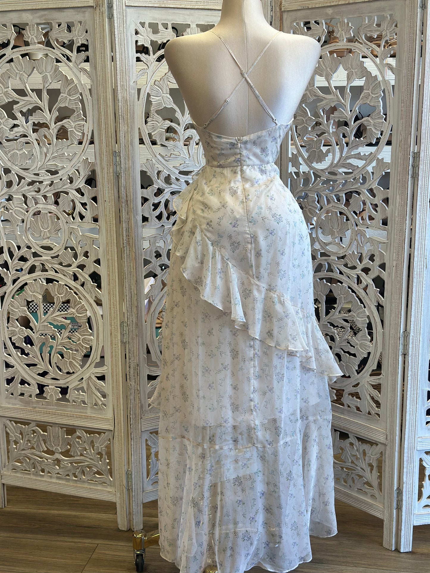 Dainty Floral Ruffle Dress-No Estira, Not Stretchy