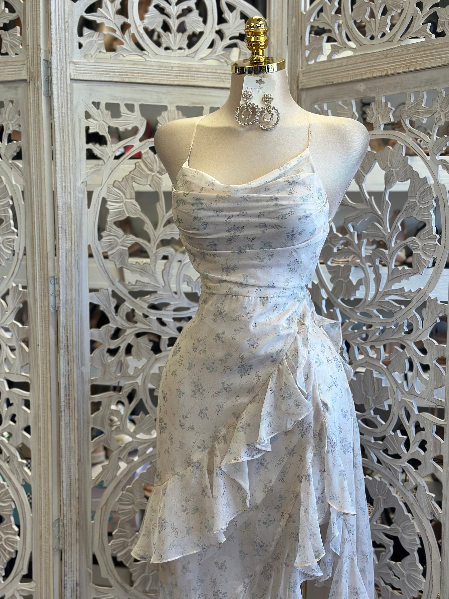 Dainty Floral Ruffle Dress-No Estira, Not Stretchy
