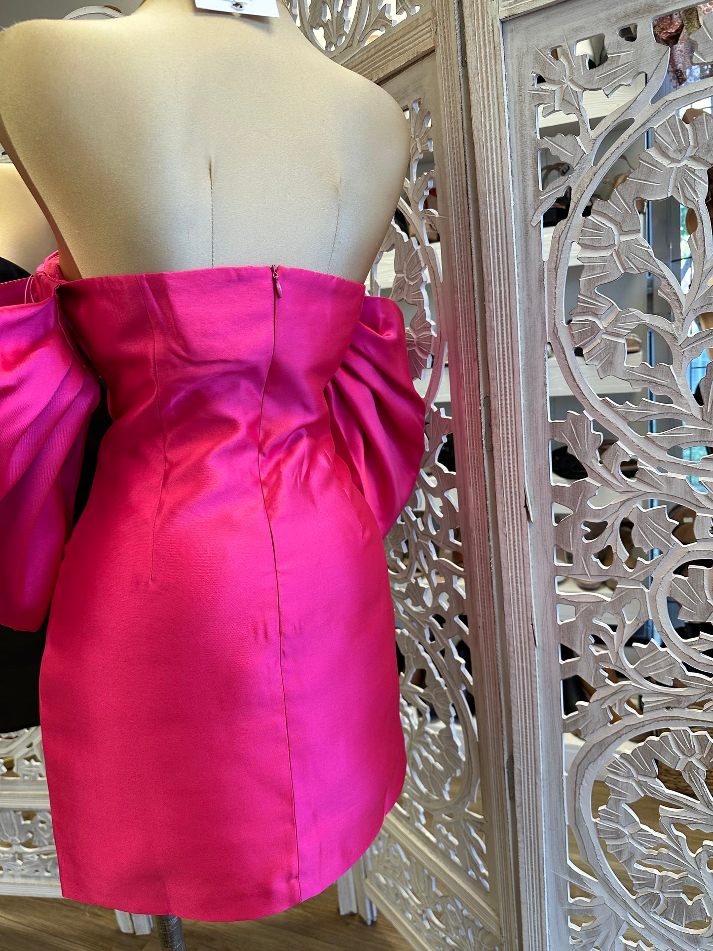 Exaggerated Sleeve Mini Dress- Not Stretchy 100% poliéster