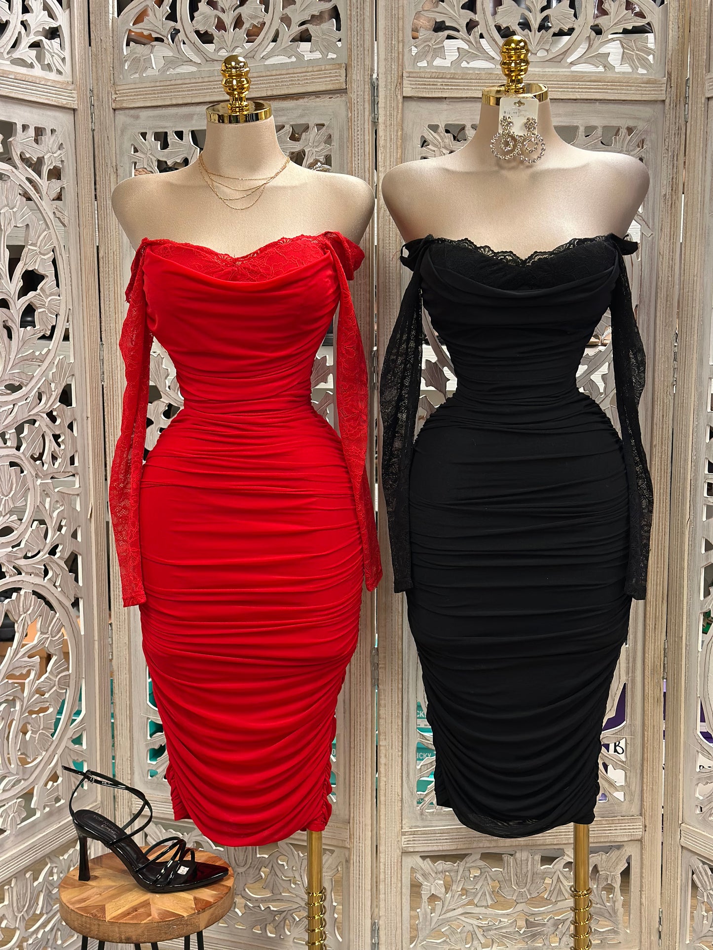 Lace Sleeved Ruched Midi Dress- Stretchy,Estira