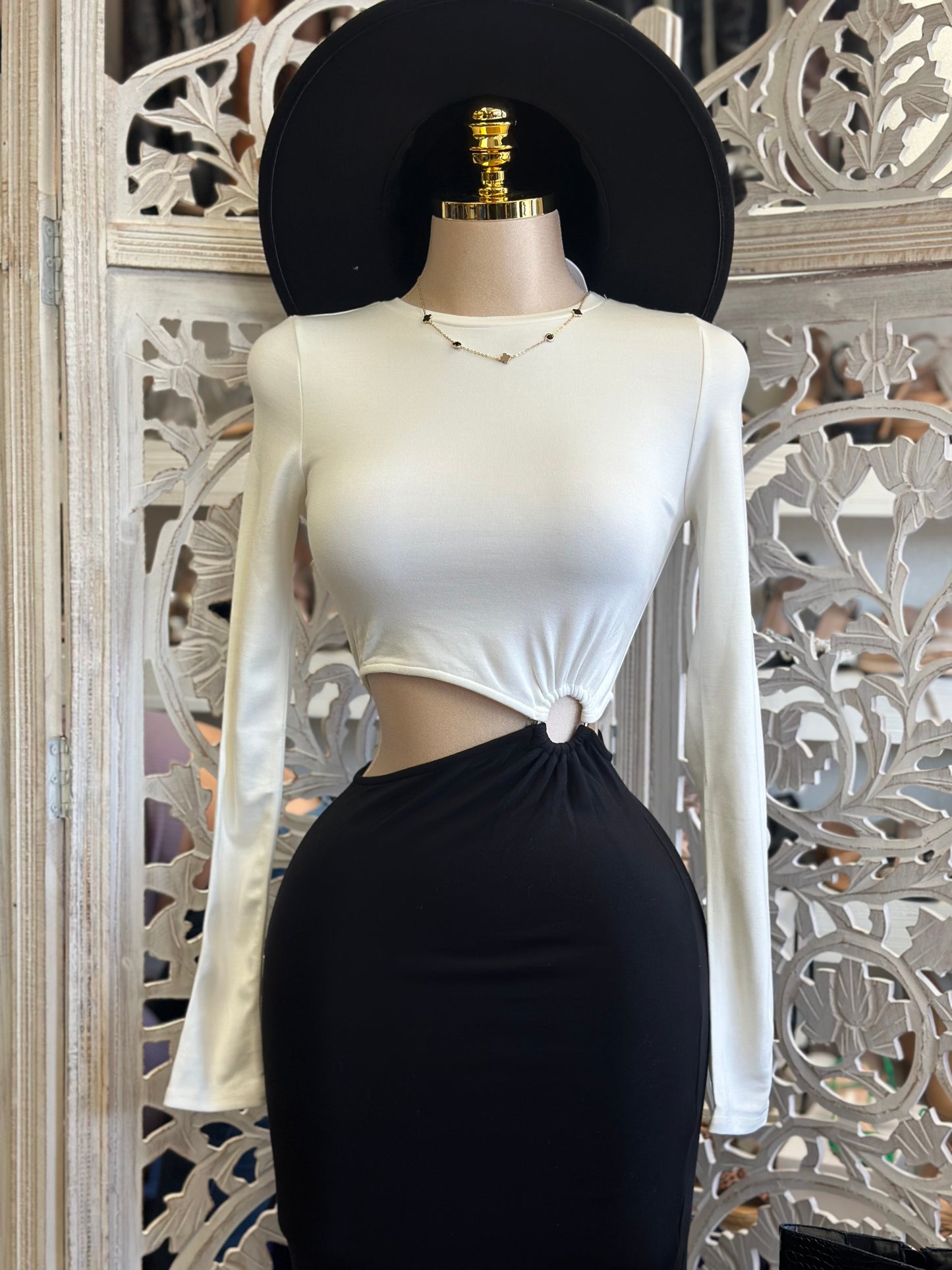 Hoop Cutout Midi Dress- Stretchy, Estira